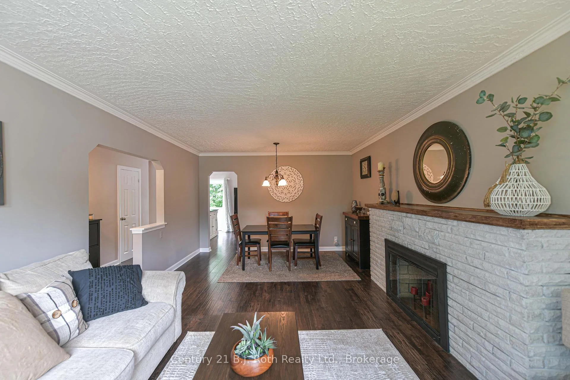 Photo 18 of 44 Charles Road, Orillia — HOMEH