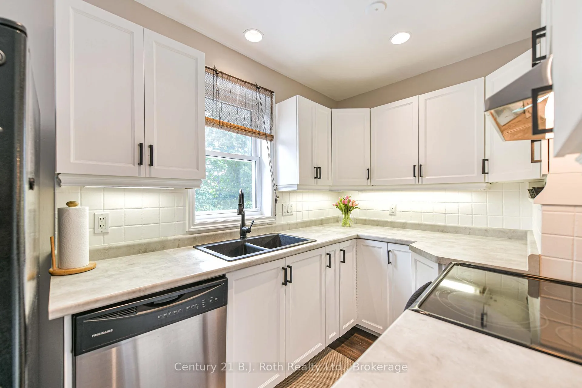 Photo 20 of 44 Charles Road, Orillia — HOMEH