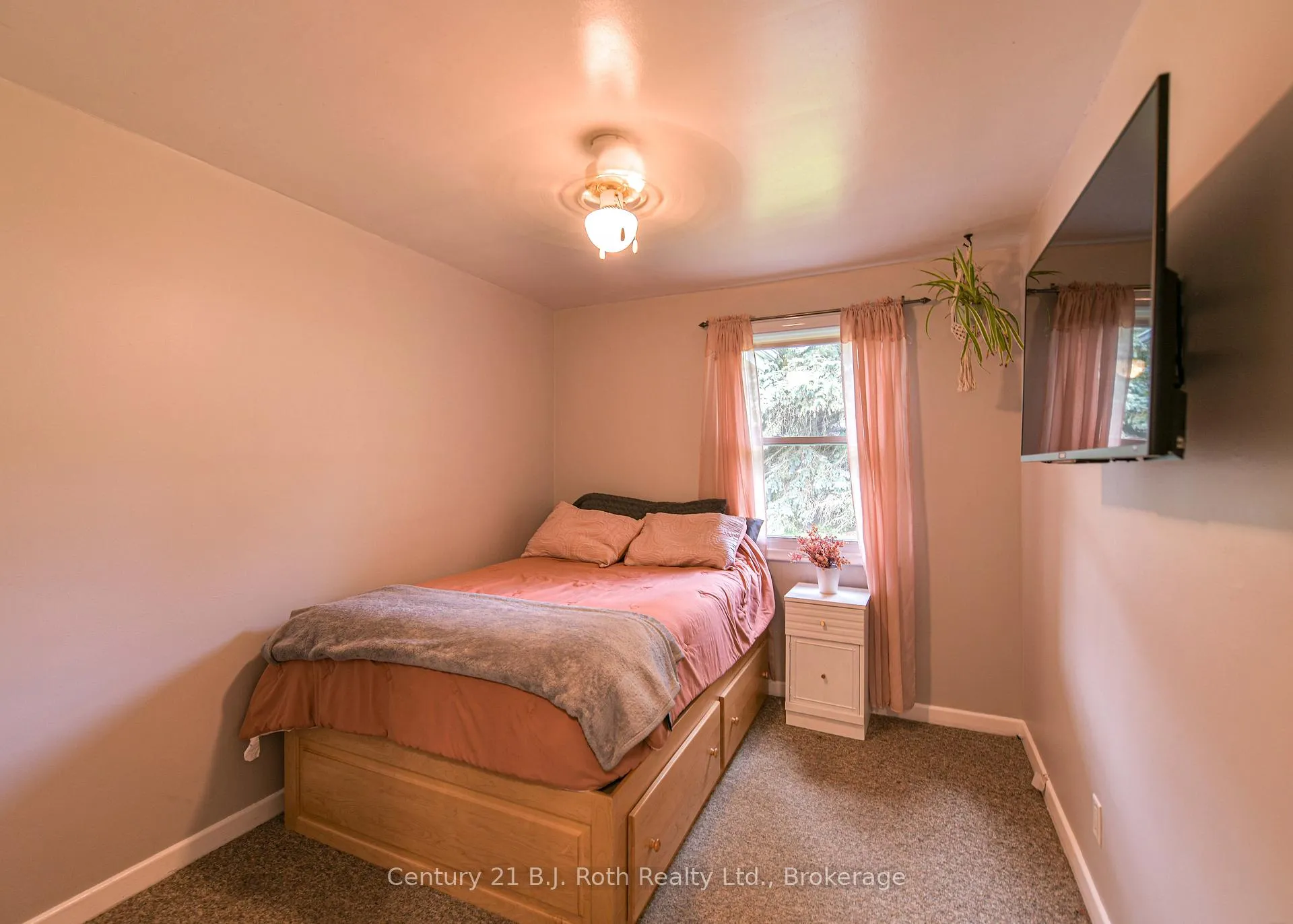 Photo 25 of 44 Charles Road, Orillia — HOMEH