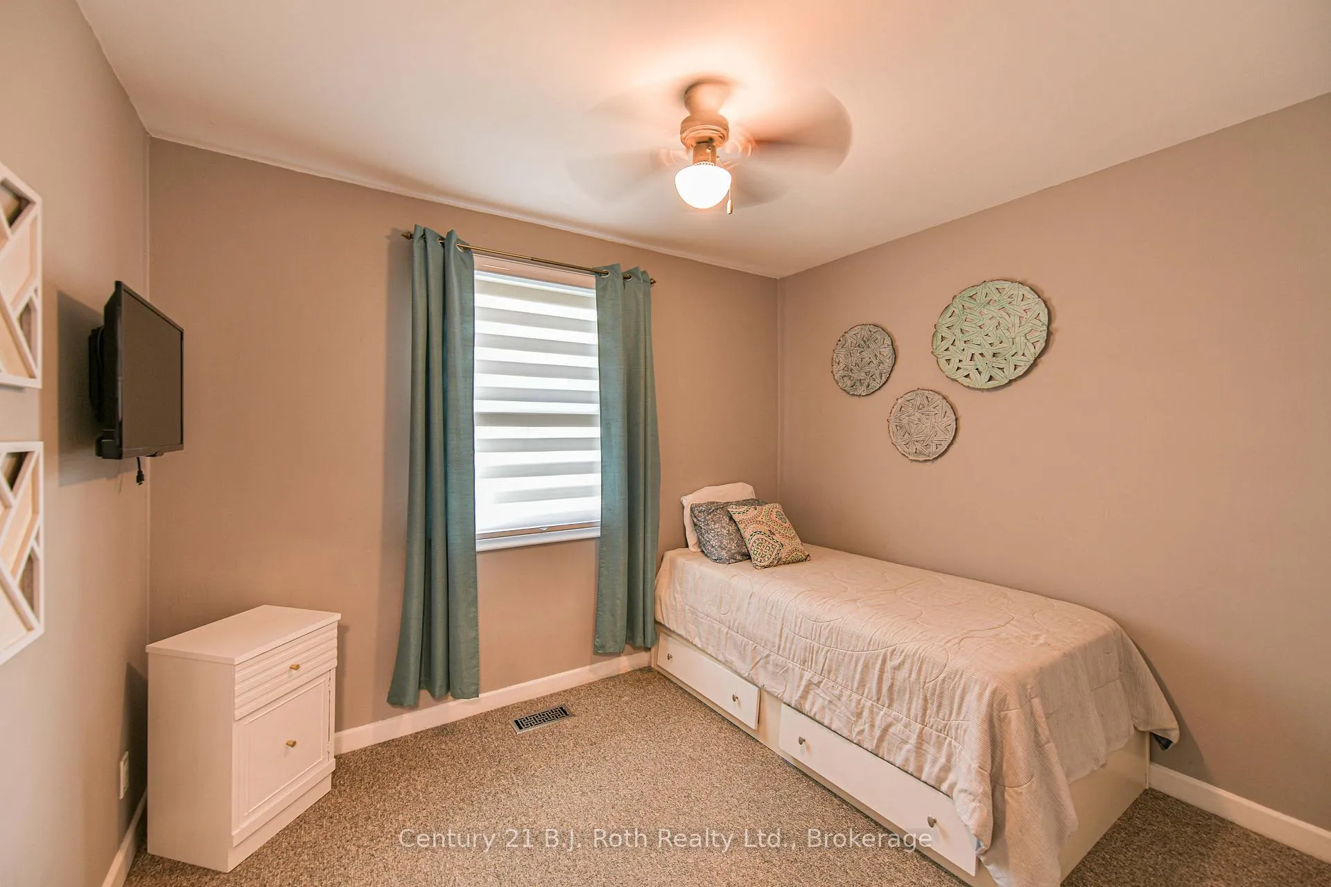 Photo 29 of 44 Charles Road, Orillia — HOMEH