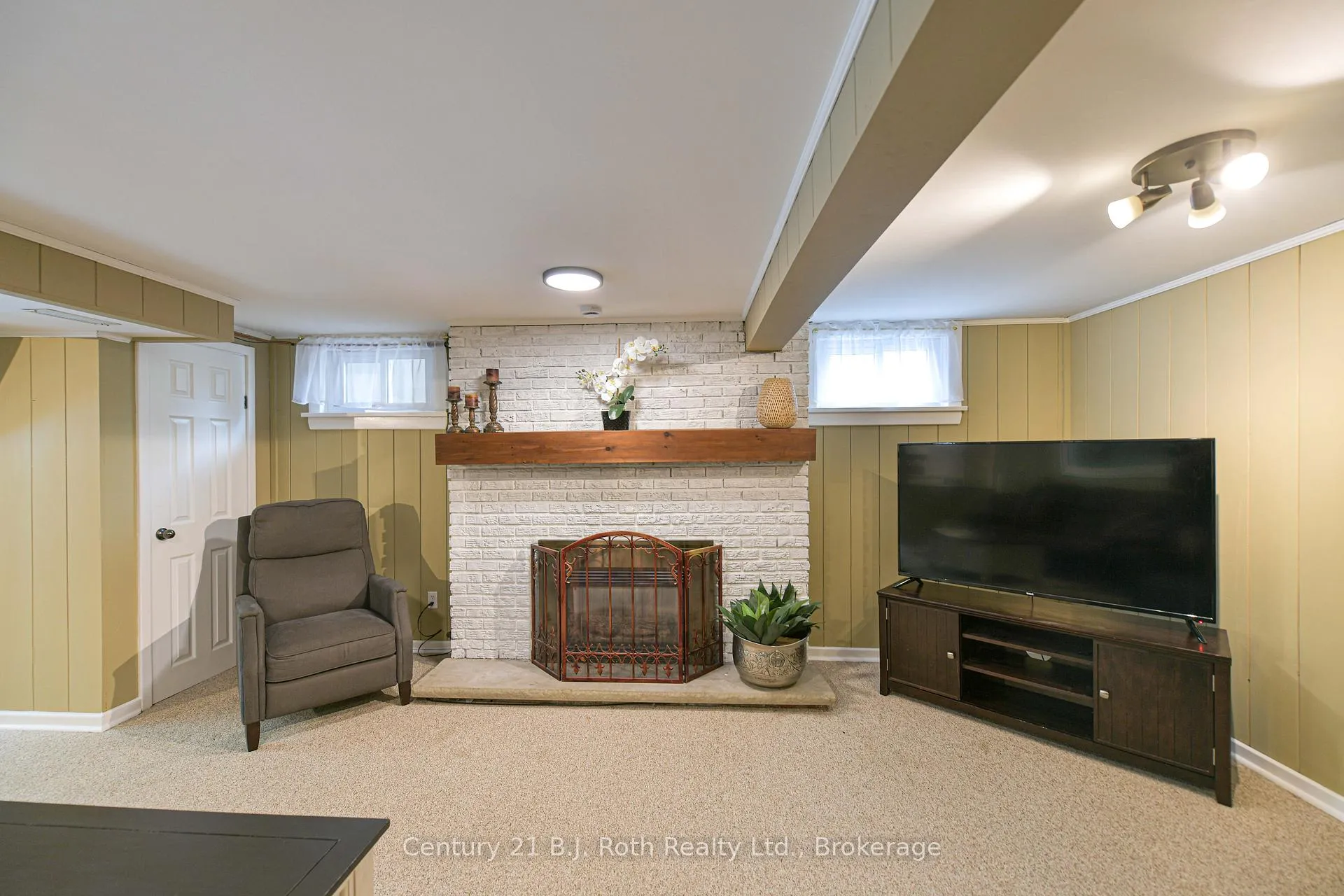 Photo 36 of 44 Charles Road, Orillia — HOMEH