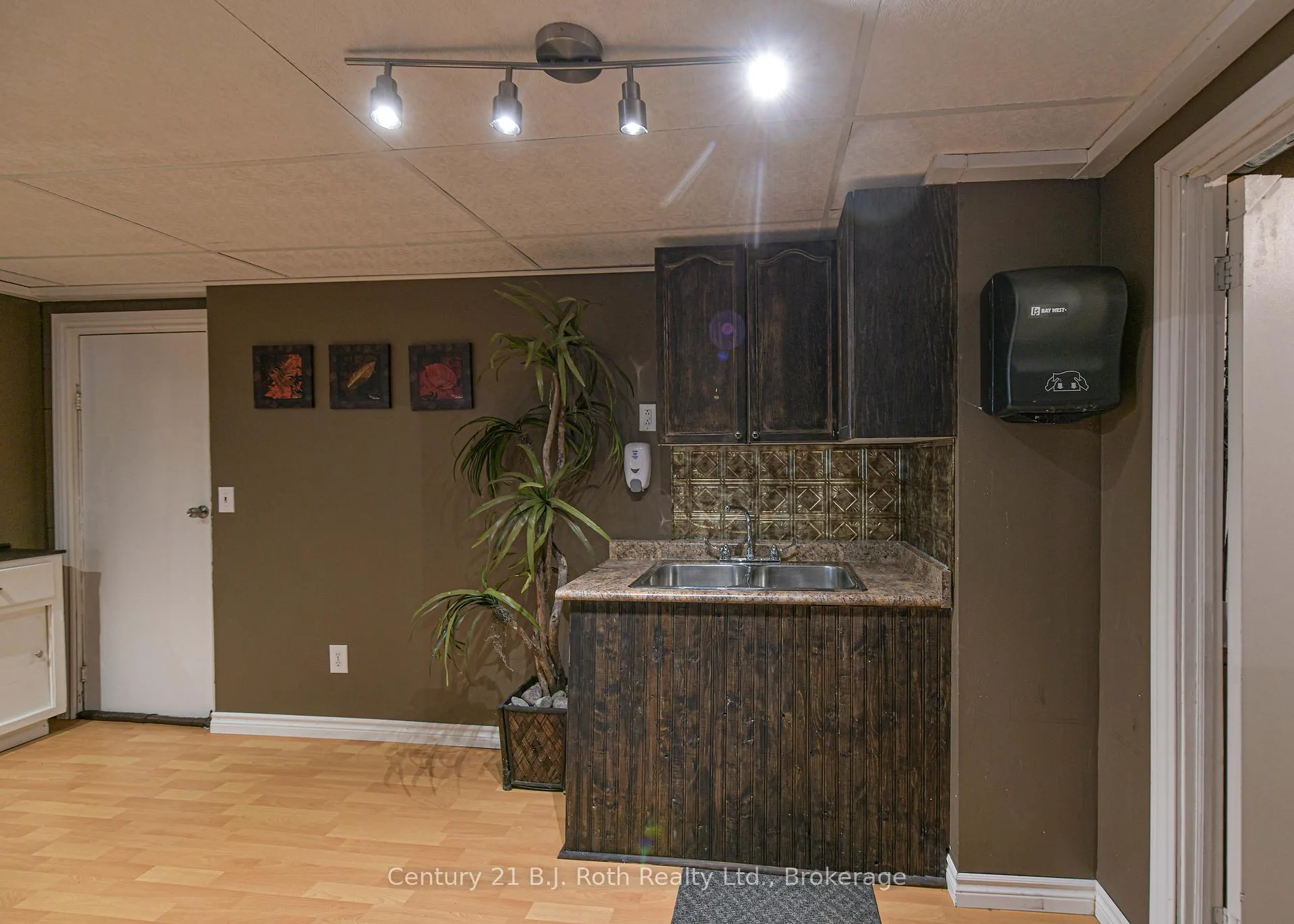 Photo 38 of 44 Charles Road, Orillia — HOMEH