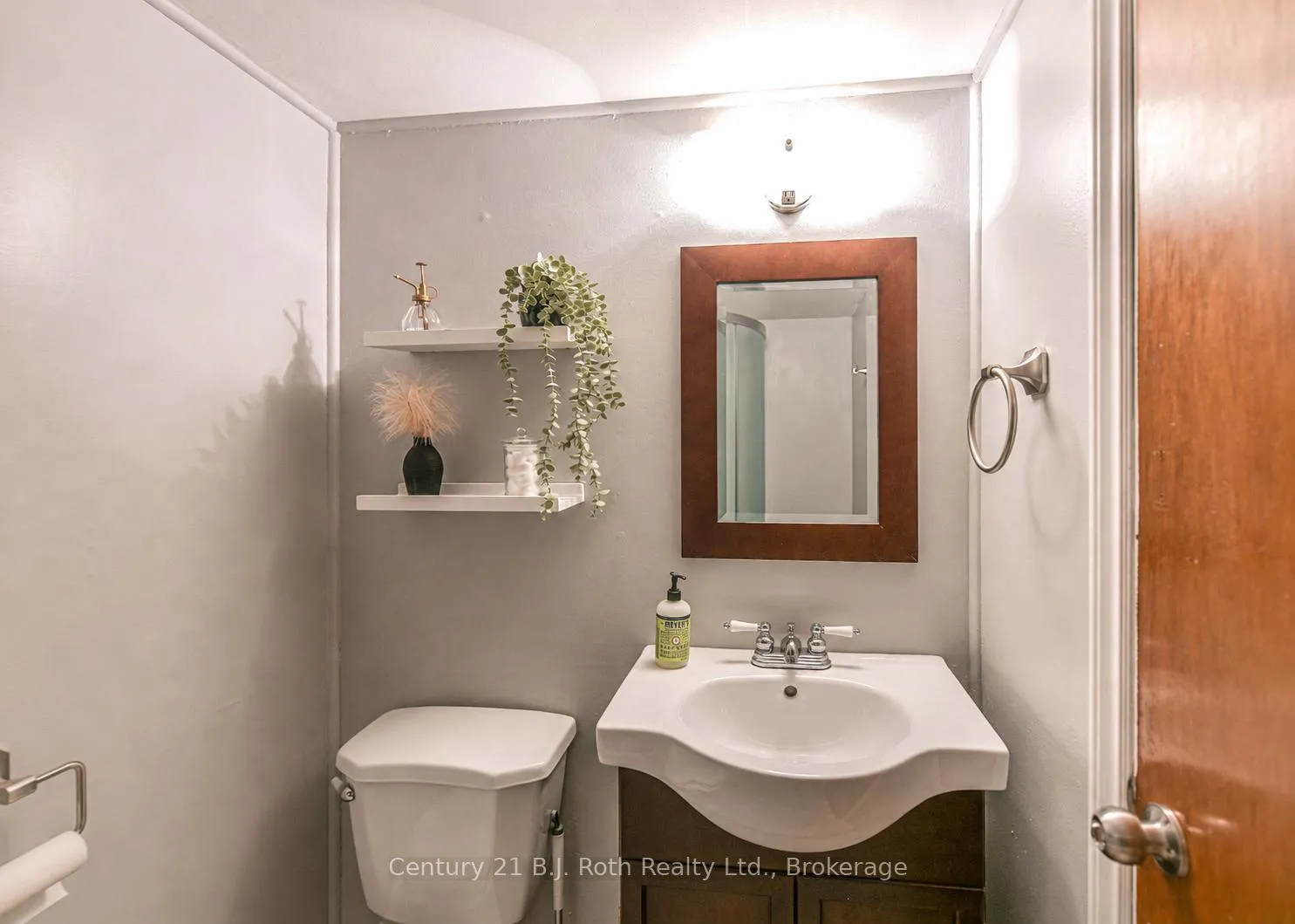 Photo 40 of 44 Charles Road, Orillia — HOMEH