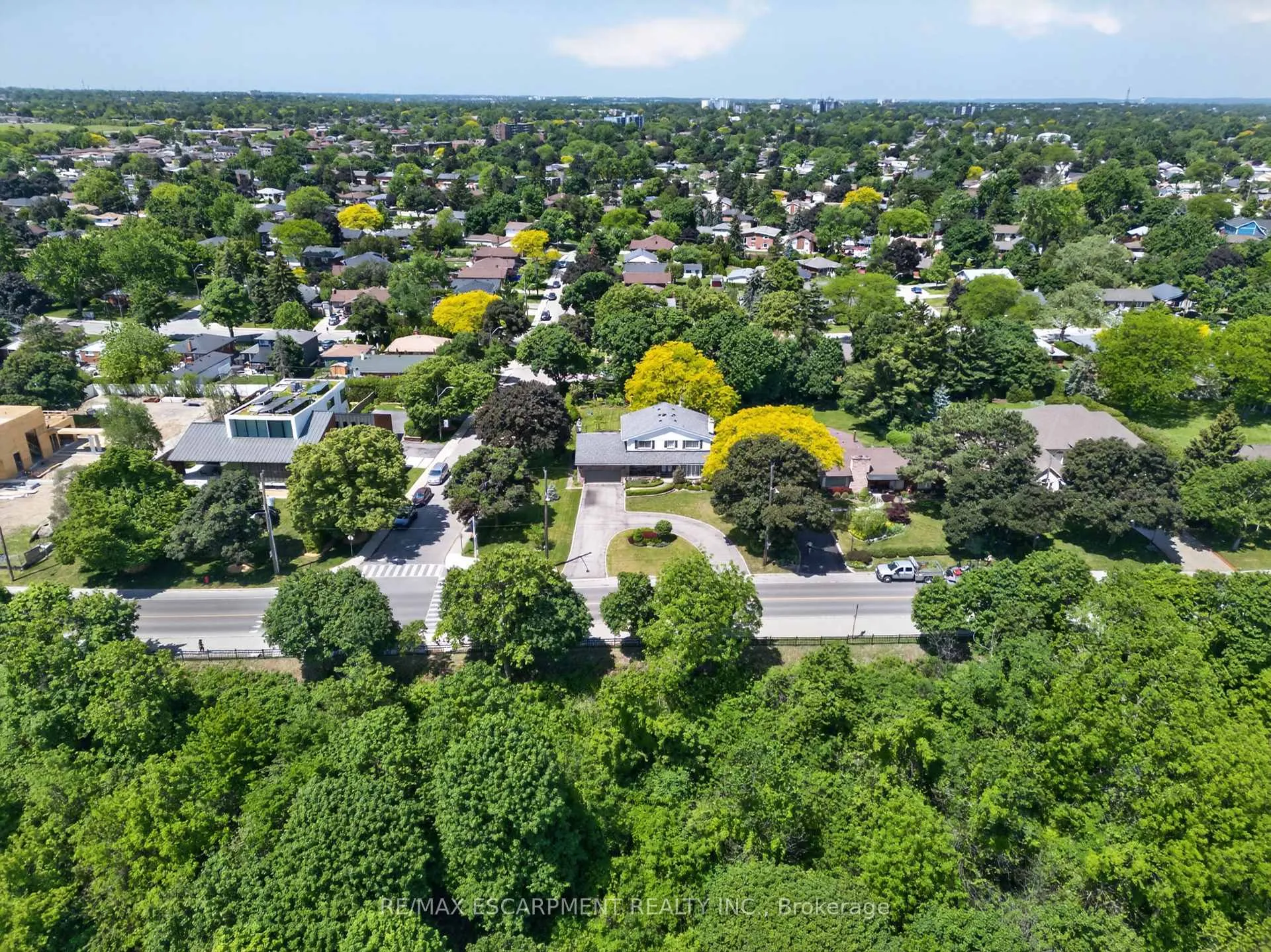 Photo 2 of 564 Mountain Brow Boulevard, Hamilton, Huntington — HOMEH