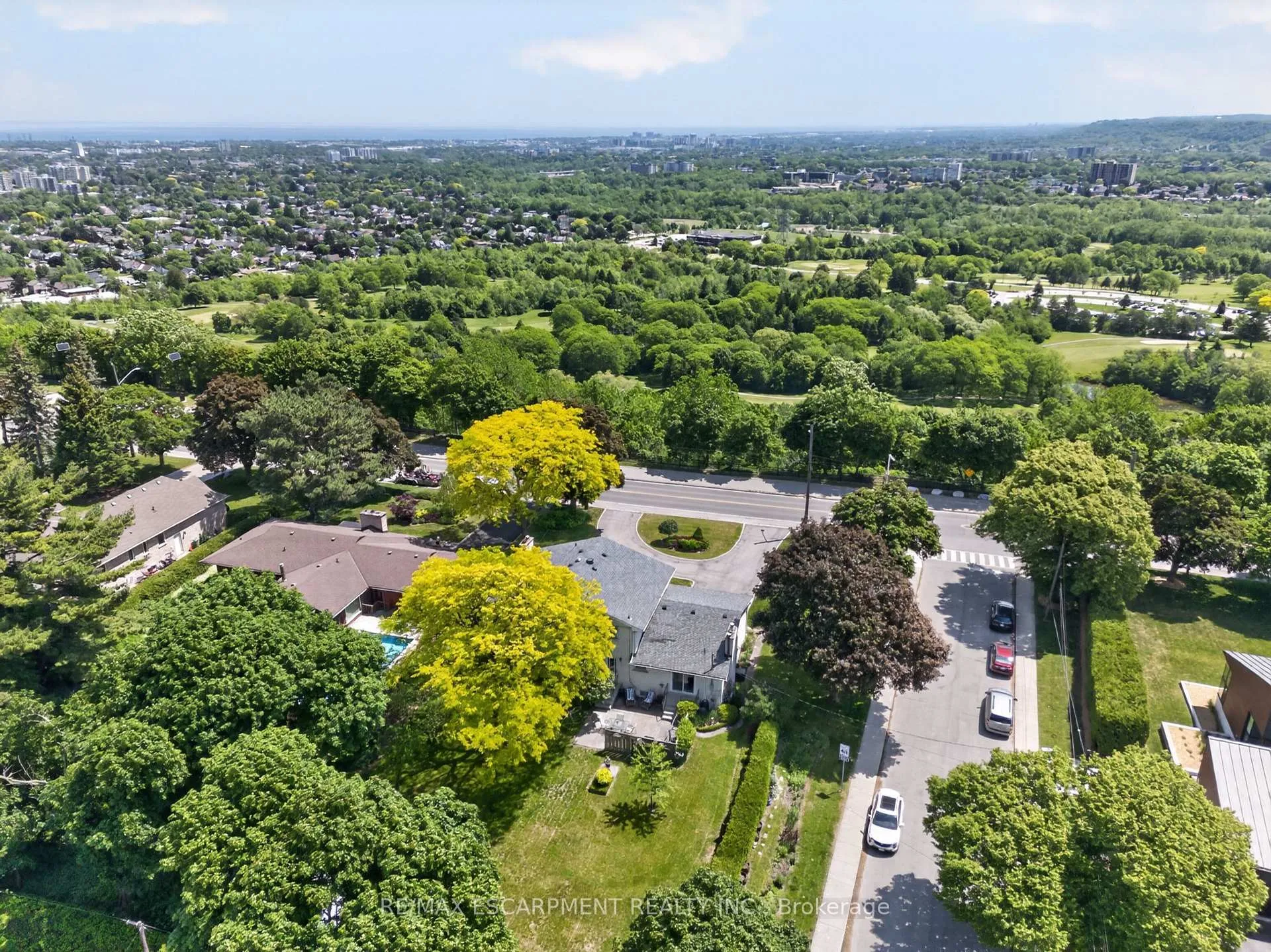 Photo 3 of 564 Mountain Brow Boulevard, Hamilton, Huntington — HOMEH