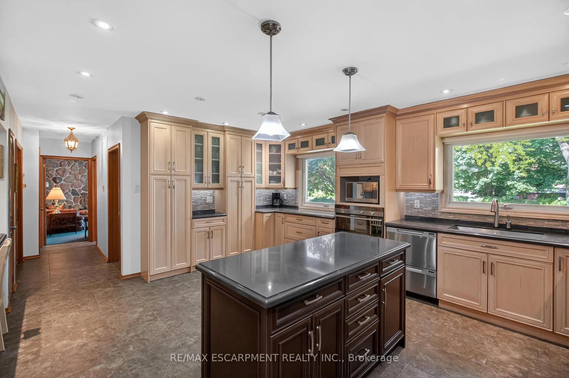 Photo 17 of 564 Mountain Brow Boulevard, Hamilton, Huntington — HOMEH