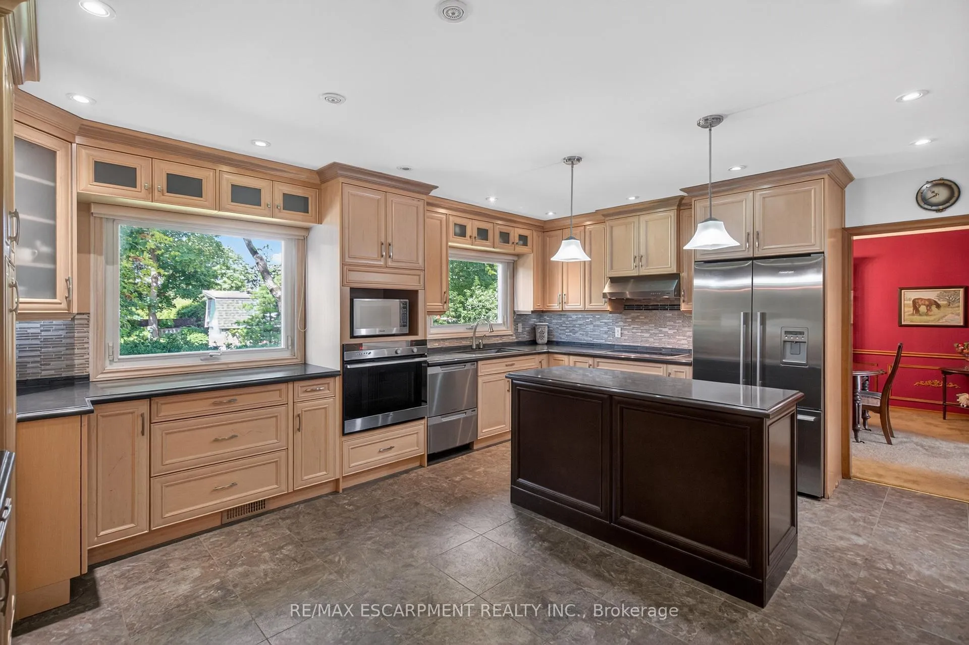 Photo 18 of 564 Mountain Brow Boulevard, Hamilton, Huntington — HOMEH