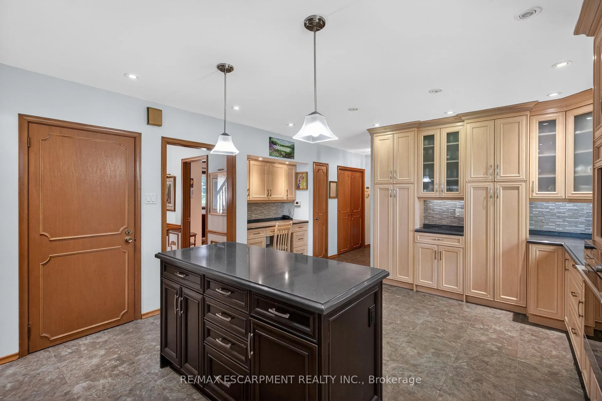 Photo 20 of 564 Mountain Brow Boulevard, Hamilton, Huntington — HOMEH