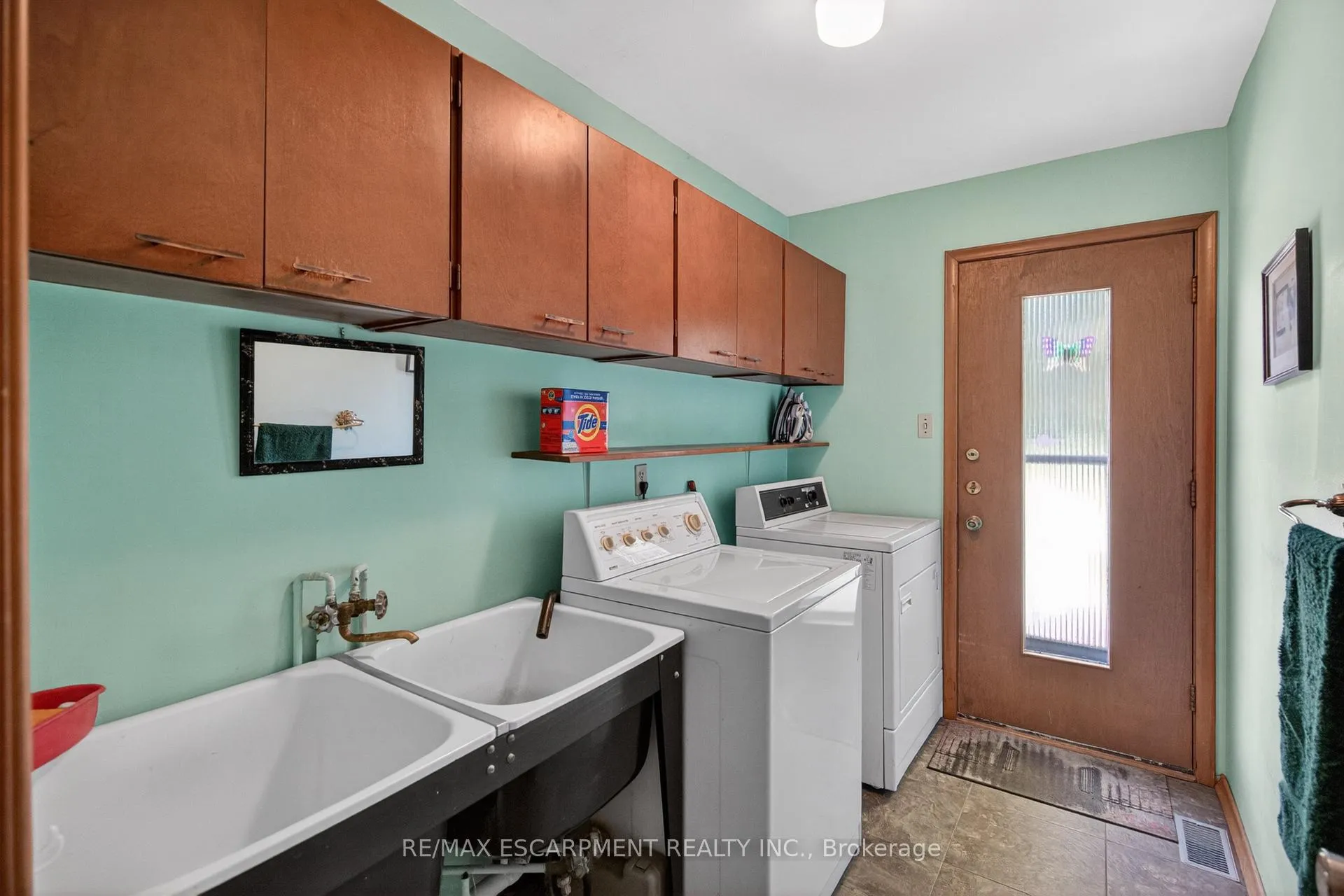 Photo 21 of 564 Mountain Brow Boulevard, Hamilton, Huntington — HOMEH