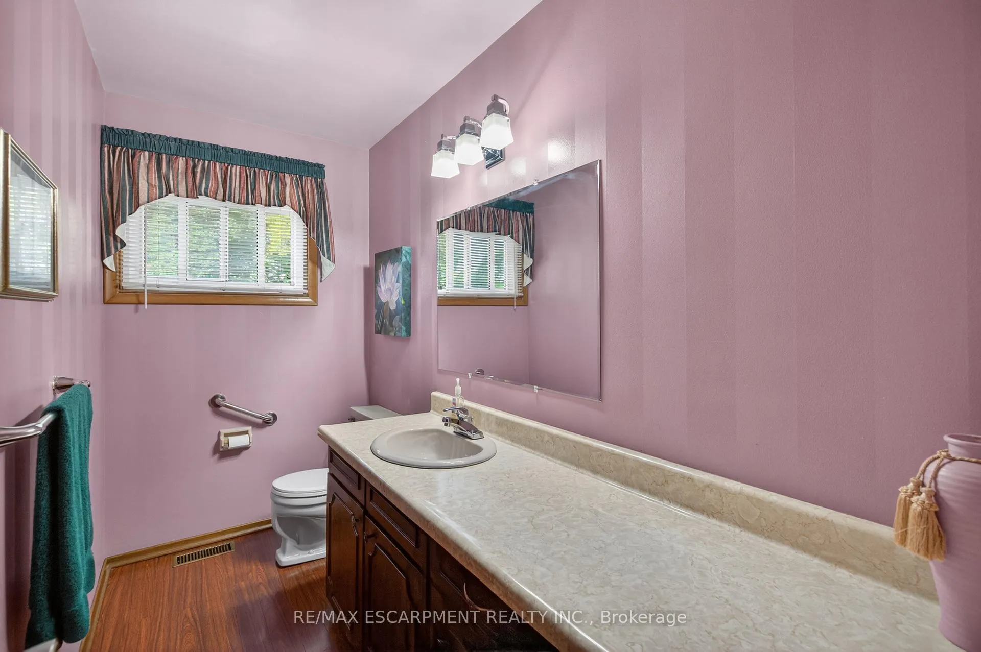 Photo 22 of 564 Mountain Brow Boulevard, Hamilton, Huntington — HOMEH