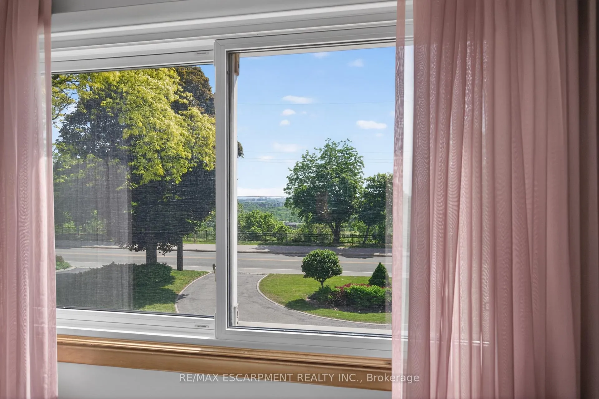Photo 31 of 564 Mountain Brow Boulevard, Hamilton, Huntington — HOMEH