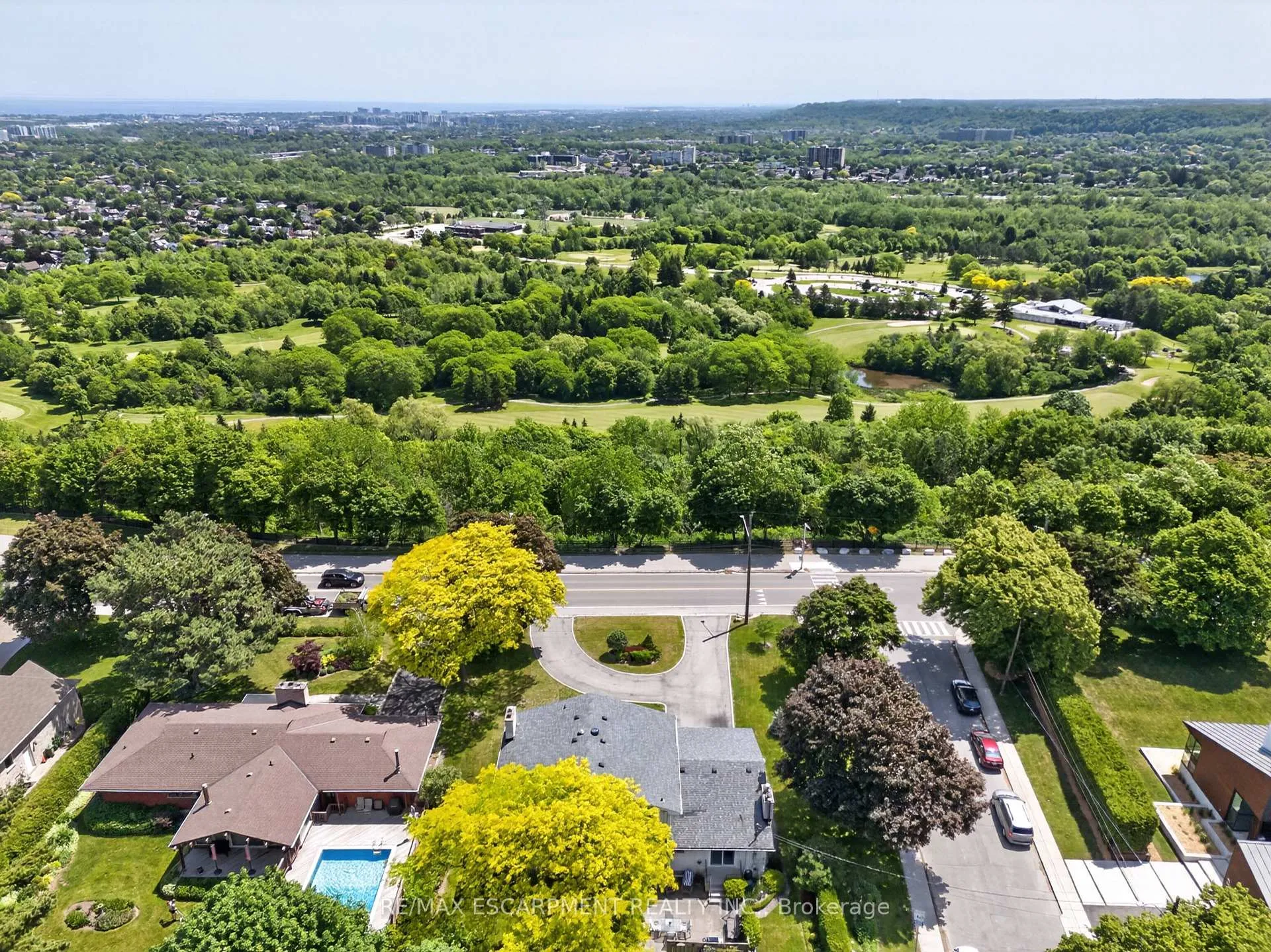 Photo 1 of 564 Mountain Brow Boulevard, Hamilton, Huntington — HOMEH