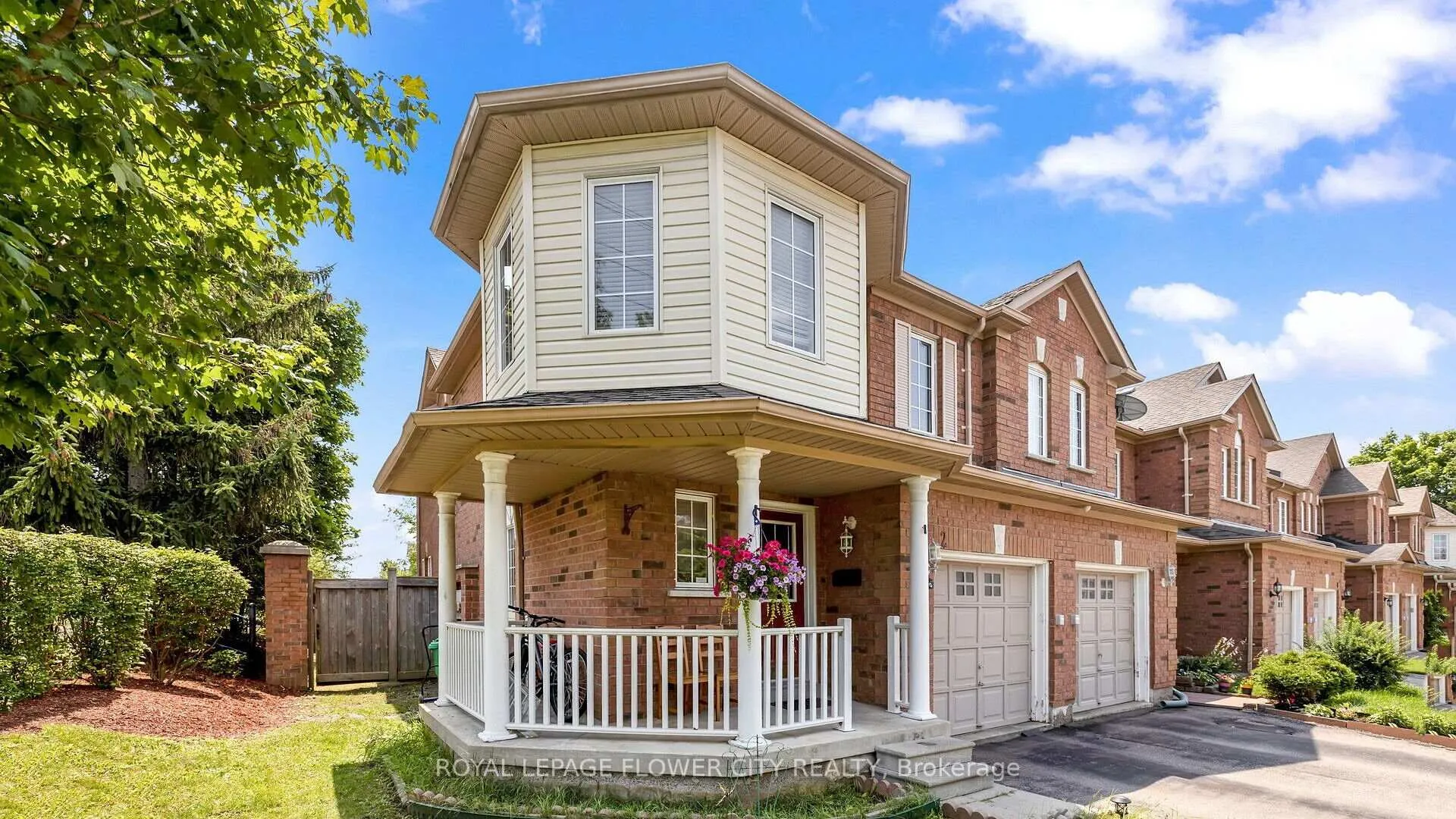 Photo 4 of Unit 2, 9800 Mclaughlin Road, Brampton, Fletcher's Creek Village — HOMEH