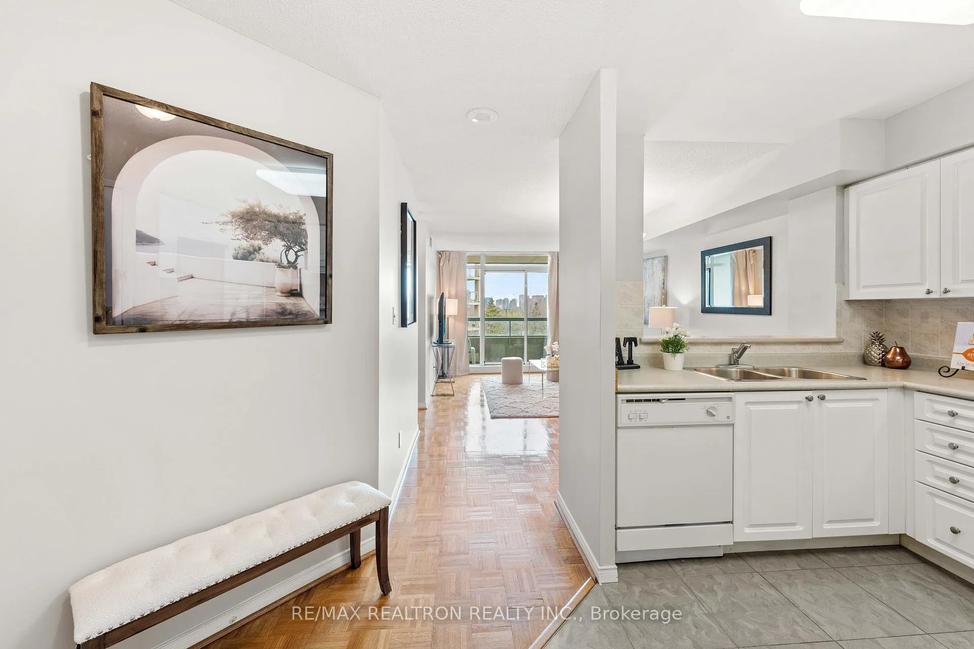 Photo 6 of Unit 605, 5 Emerald Lane, Vaughan, Crestwood-Springfarm-Yorkhill — HOMEH