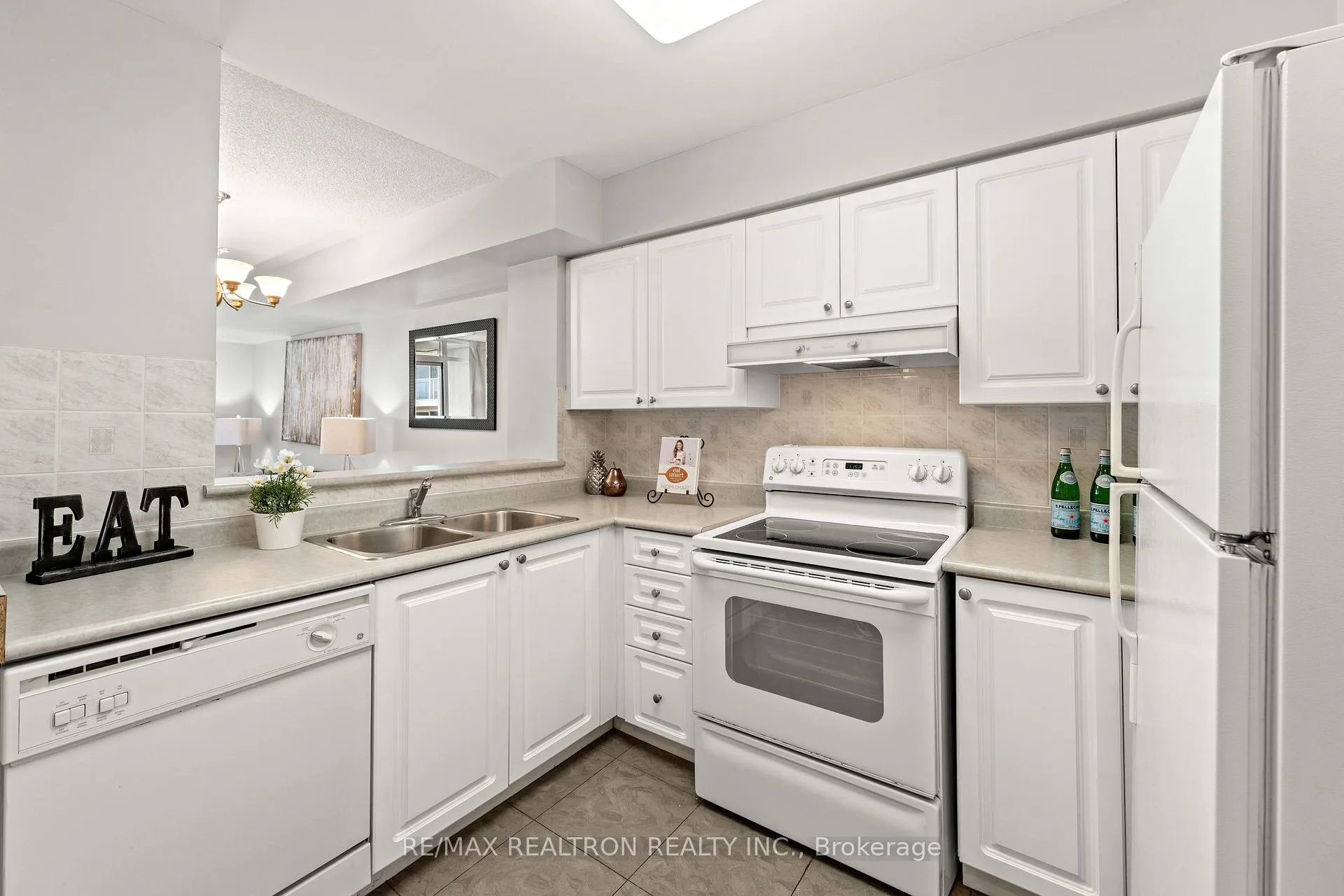 Photo 7 of Unit 605, 5 Emerald Lane, Vaughan, Crestwood-Springfarm-Yorkhill — HOMEH