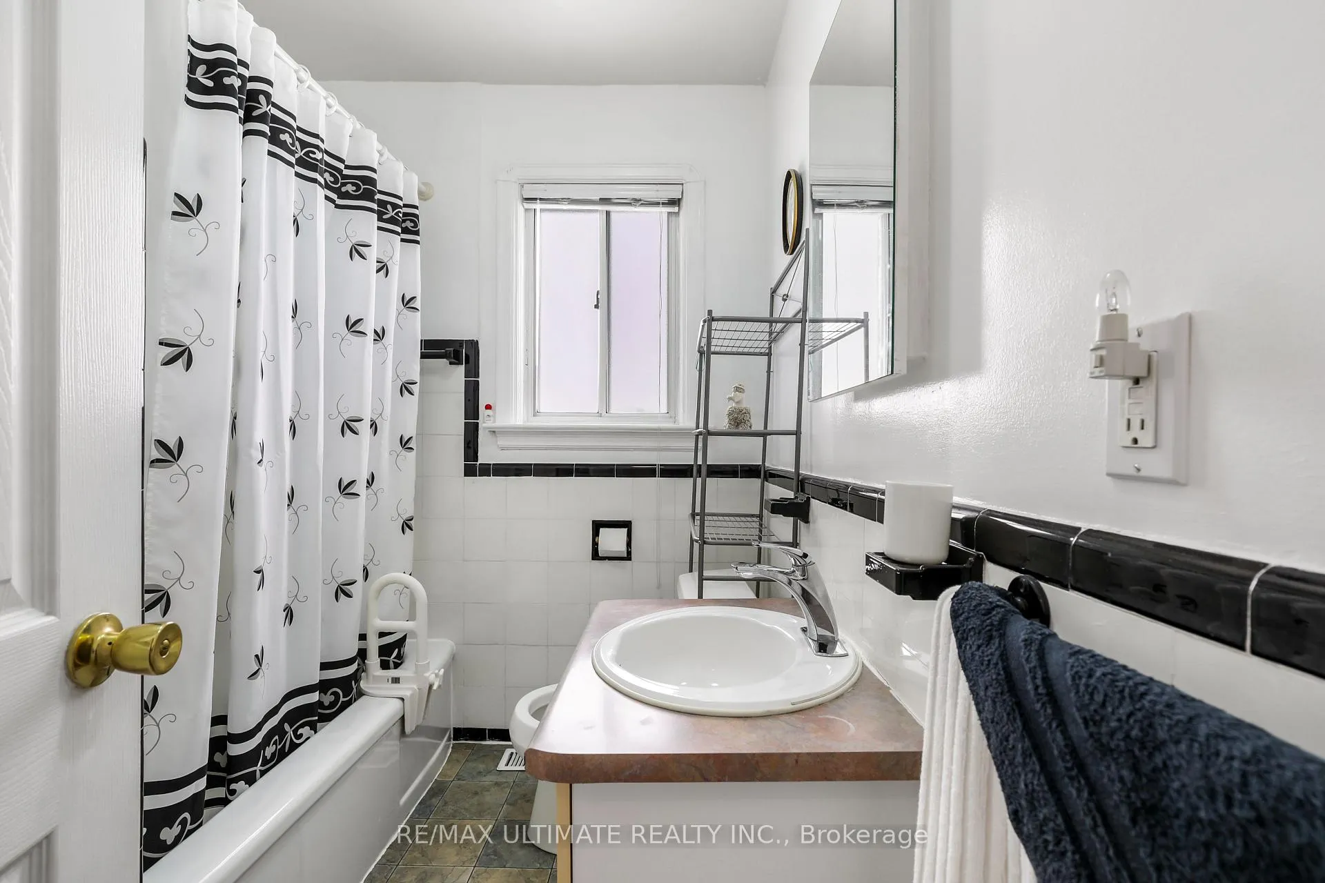 Photo 12 of 34 Doris Drive, Toronto, O'Connor-Parkview — HOMEH