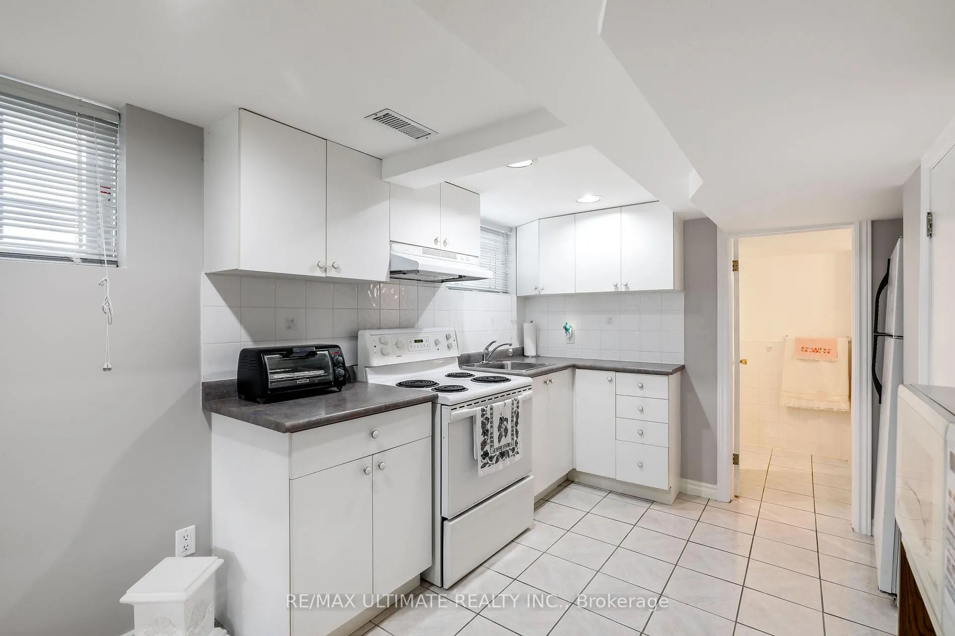 Photo 17 of 34 Doris Drive, Toronto, O'Connor-Parkview — HOMEH