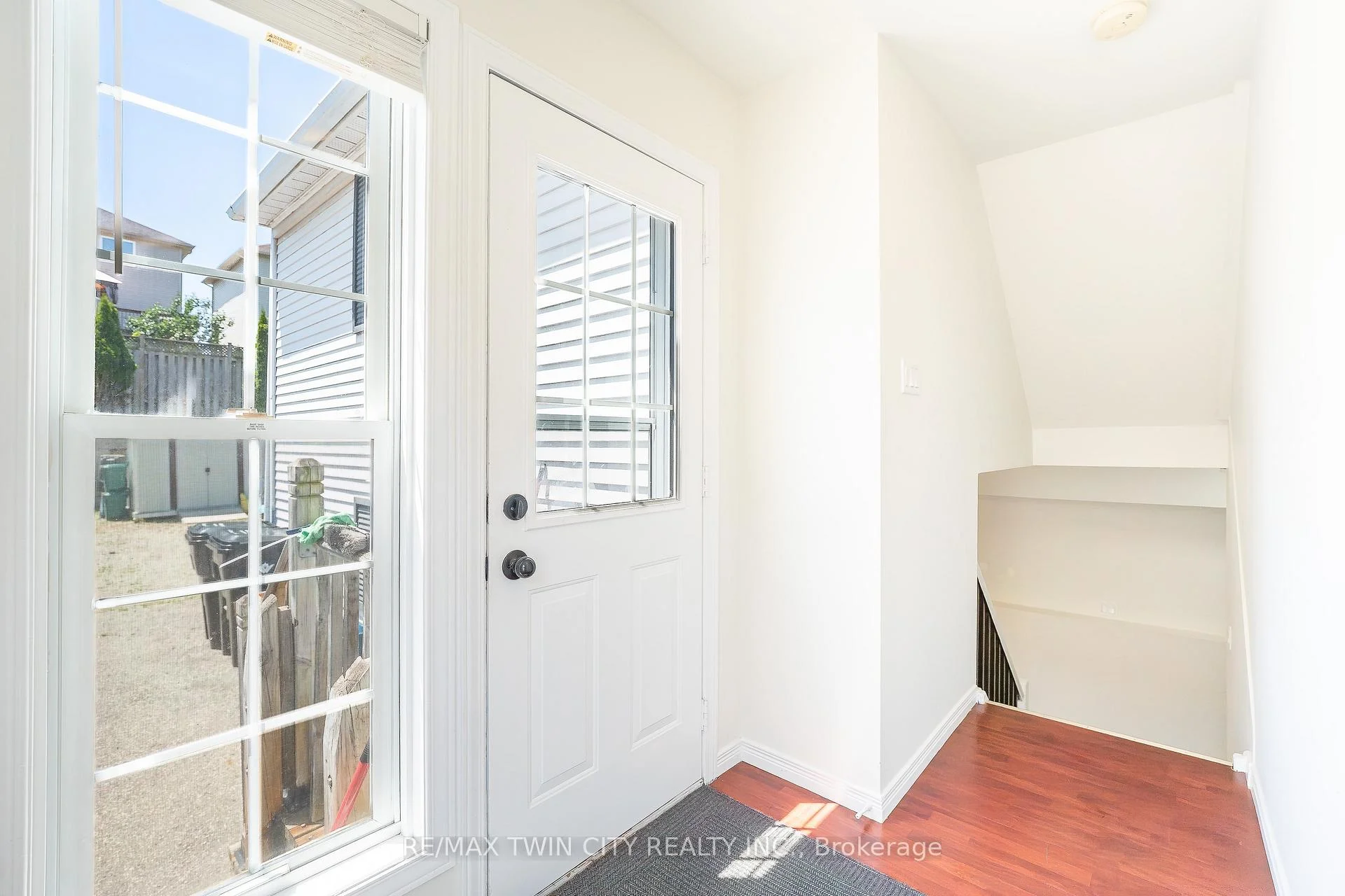 Photo 2 of Unit B, 15 Milfoil Crescent, Kitchener, Larentian West — HOMEH