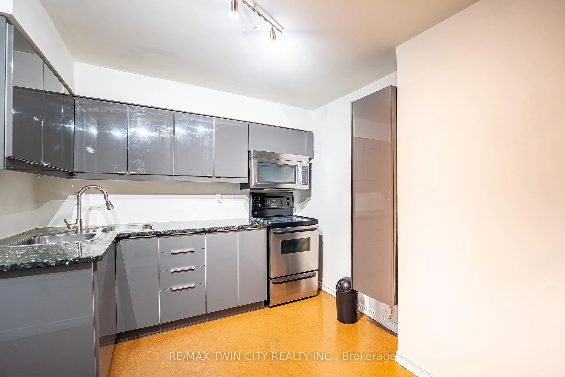Photo 9 of Unit B, 15 Milfoil Crescent, Kitchener, Larentian West — HOMEH