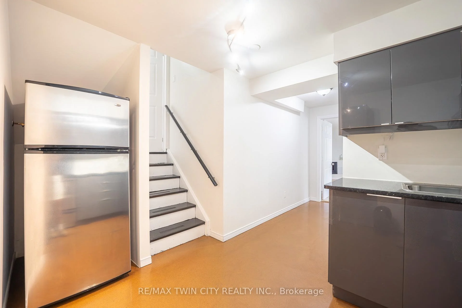 Photo 13 of Unit B, 15 Milfoil Crescent, Kitchener, Larentian West — HOMEH