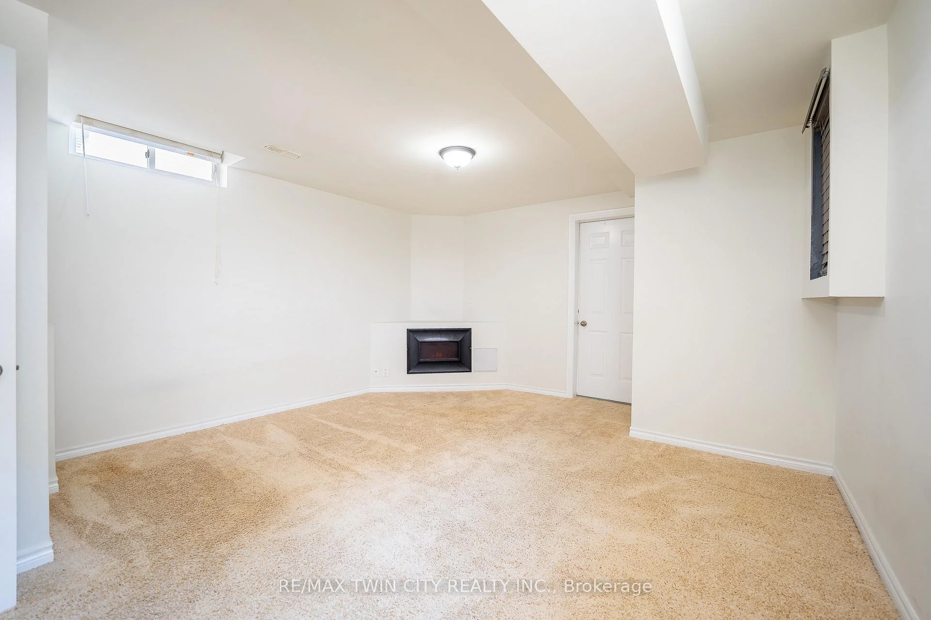 Photo 14 of Unit B, 15 Milfoil Crescent, Kitchener, Larentian West — HOMEH
