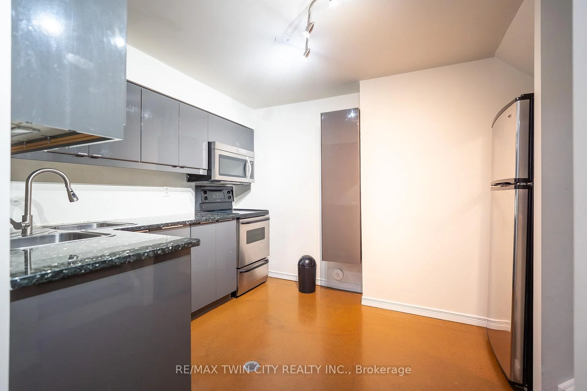 Photo 17 of Unit B, 15 Milfoil Crescent, Kitchener, Larentian West — HOMEH