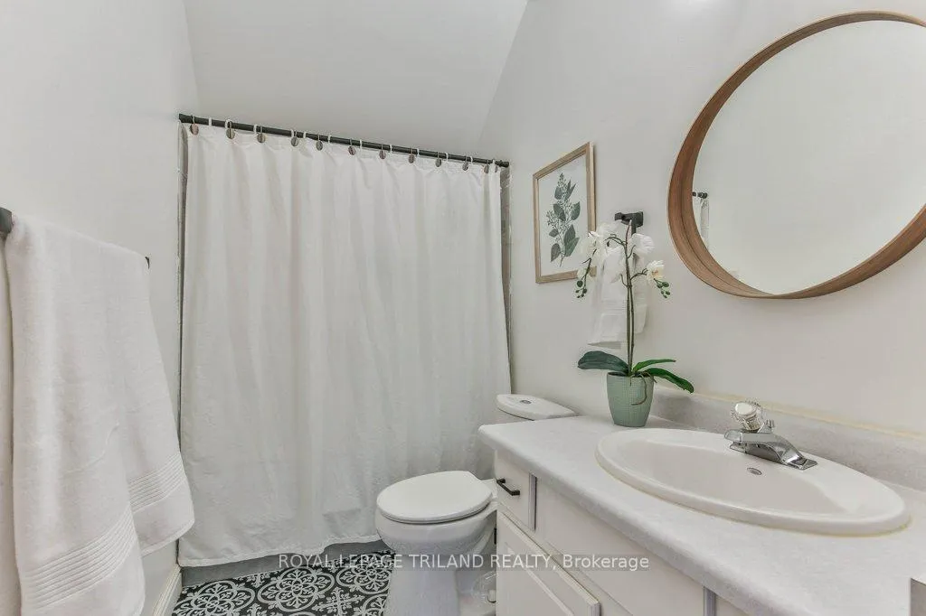 Photo 36 of 941 Queens Avenue, London, East G — HOMEH