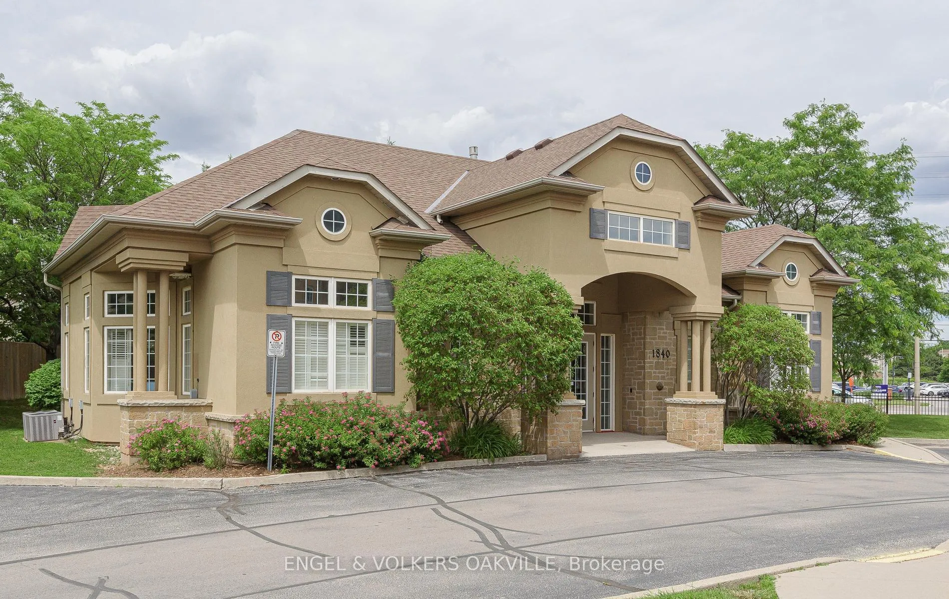 Photo 20 of Unit 107, 1830 Walker's Line, Burlington, Palmer — HOMEH