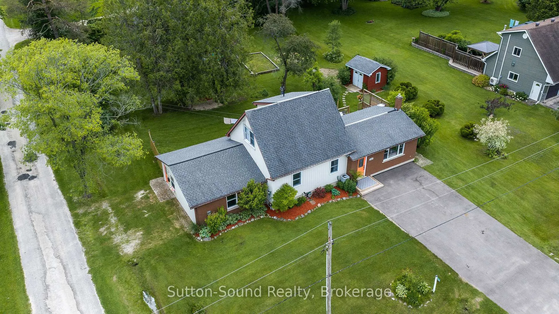 Front of 864 16th Street W