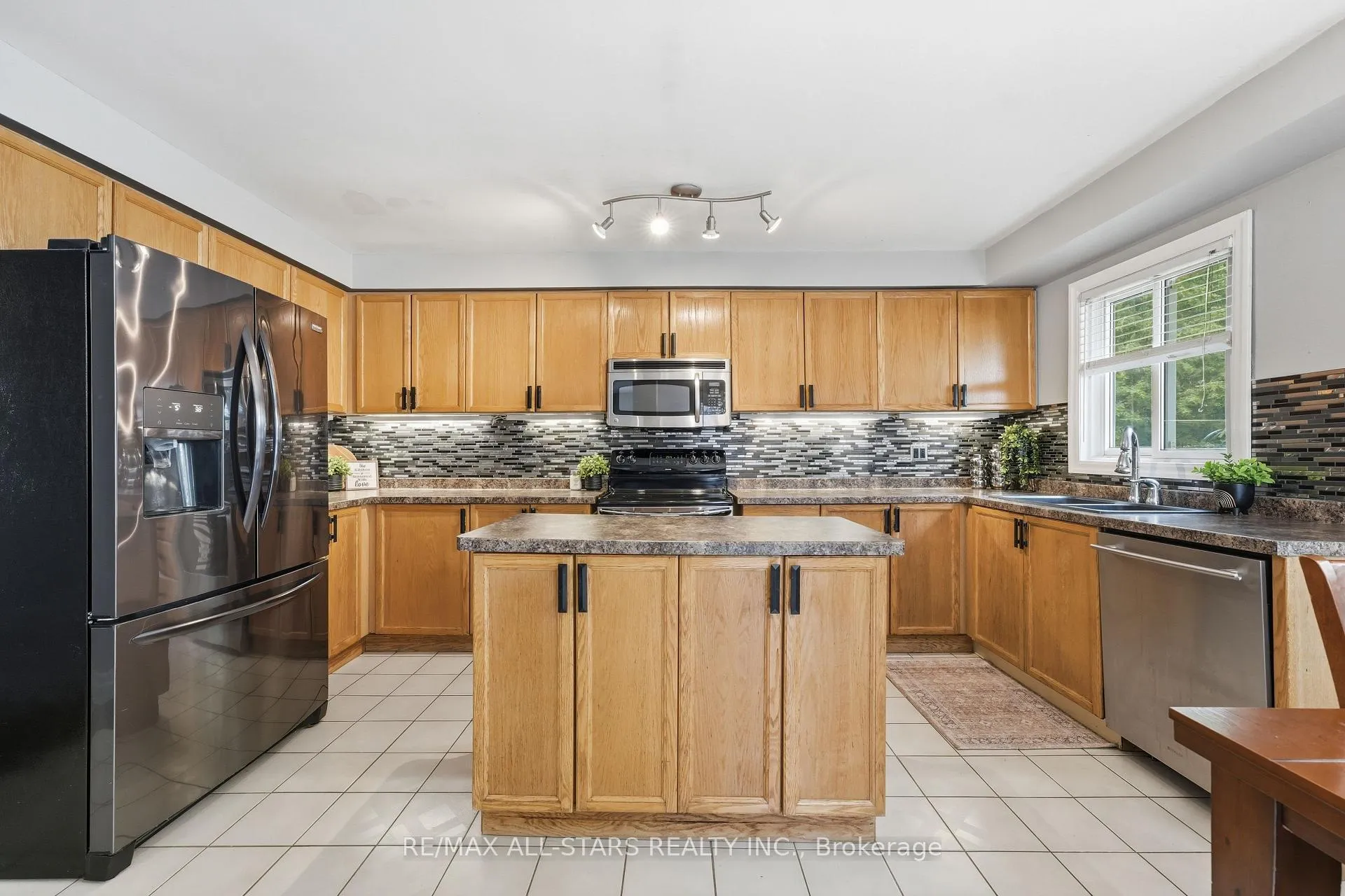 Photo 22 of 11 Sherie Drive, Georgina, Keswick North — HOMEH