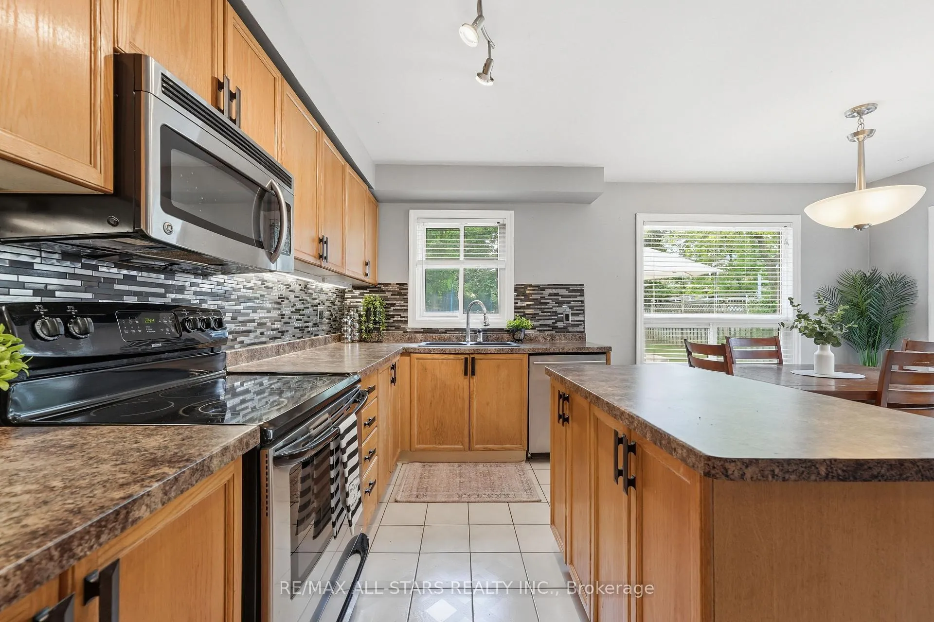 Photo 23 of 11 Sherie Drive, Georgina, Keswick North — HOMEH