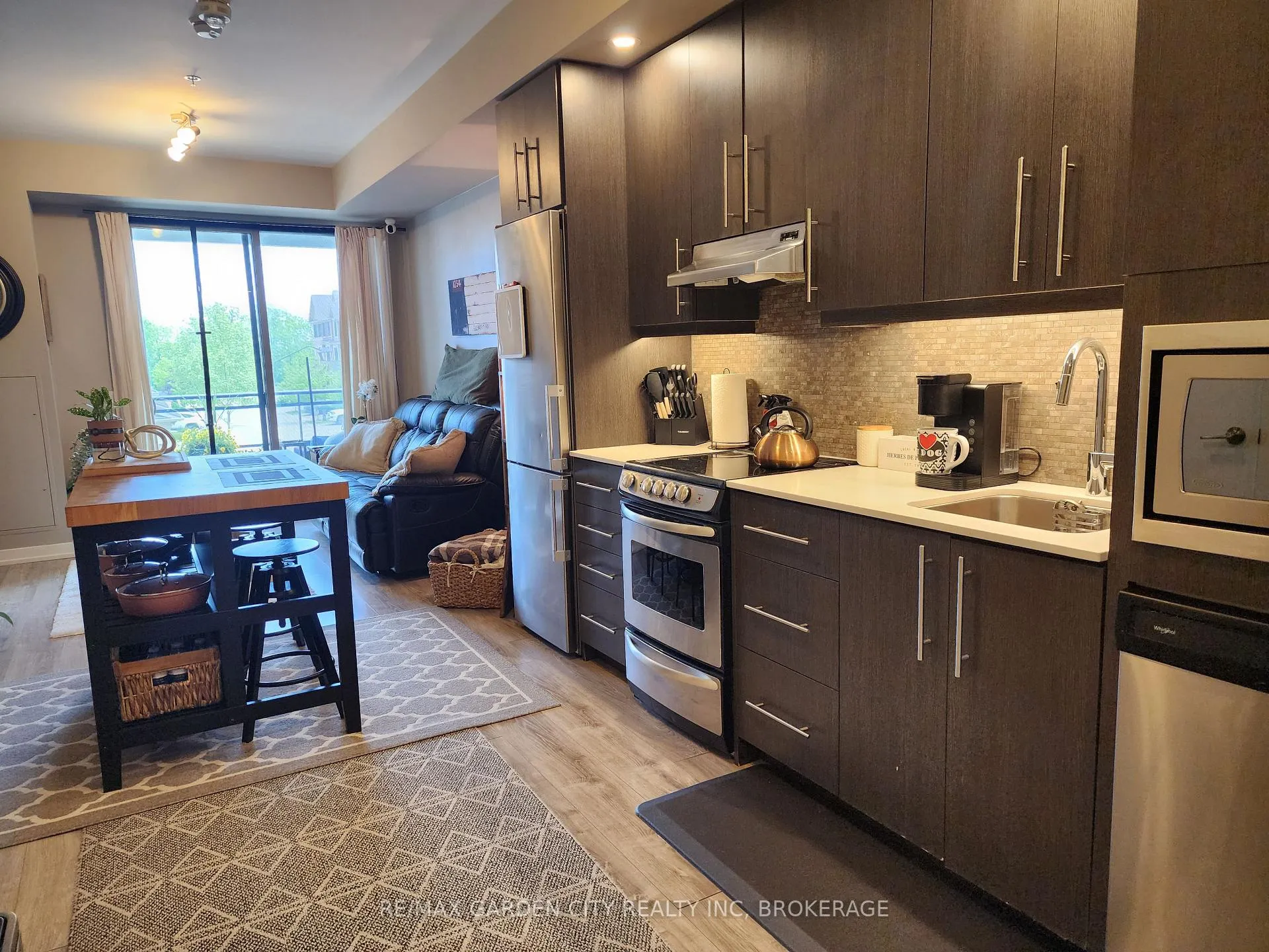Photo 4 of Unit 206, 10 Esplanade Lane, Grimsby, Grimsby Beach — HOMEH