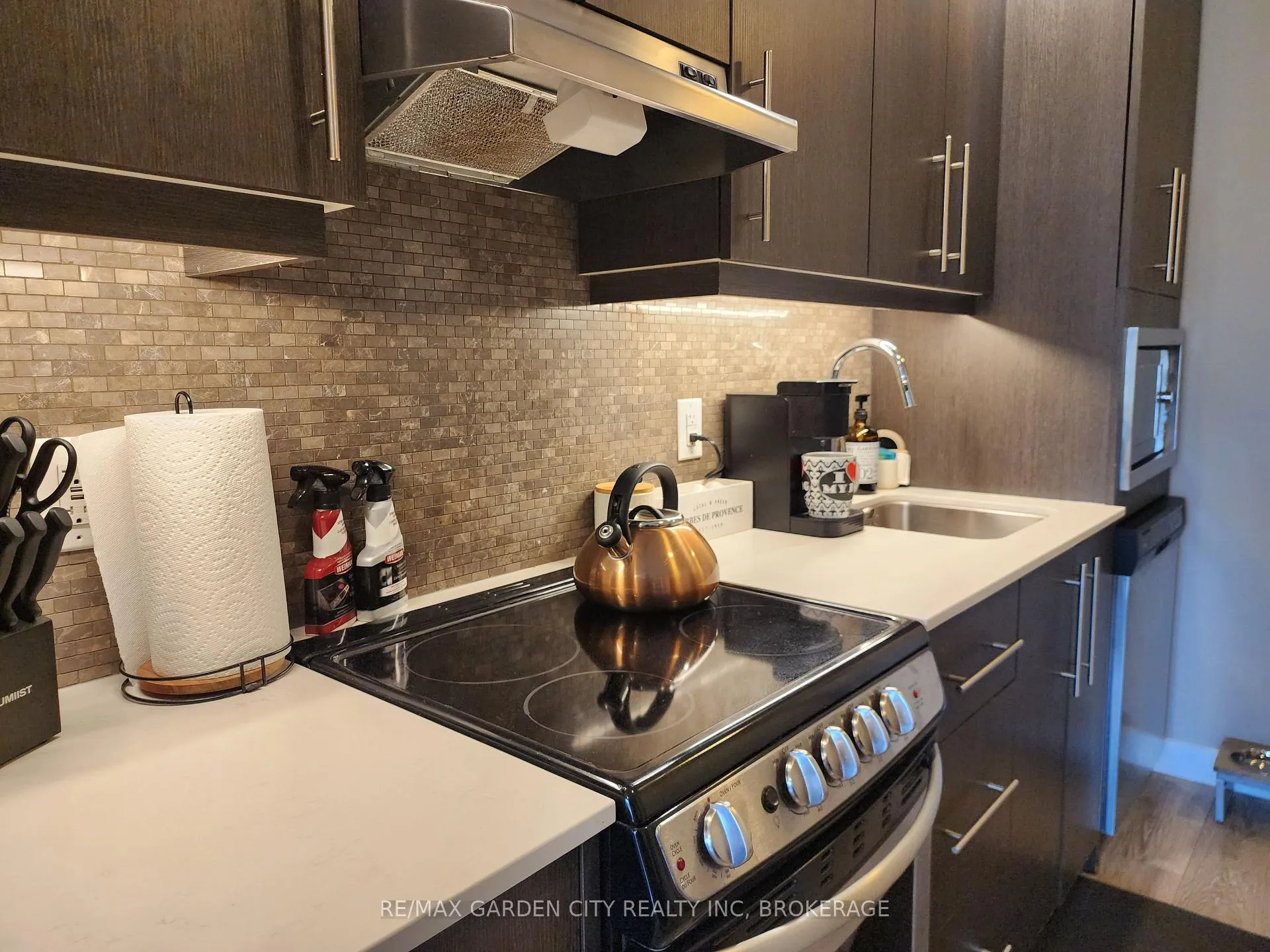 Photo 6 of Unit 206, 10 Esplanade Lane, Grimsby, Grimsby Beach — HOMEH