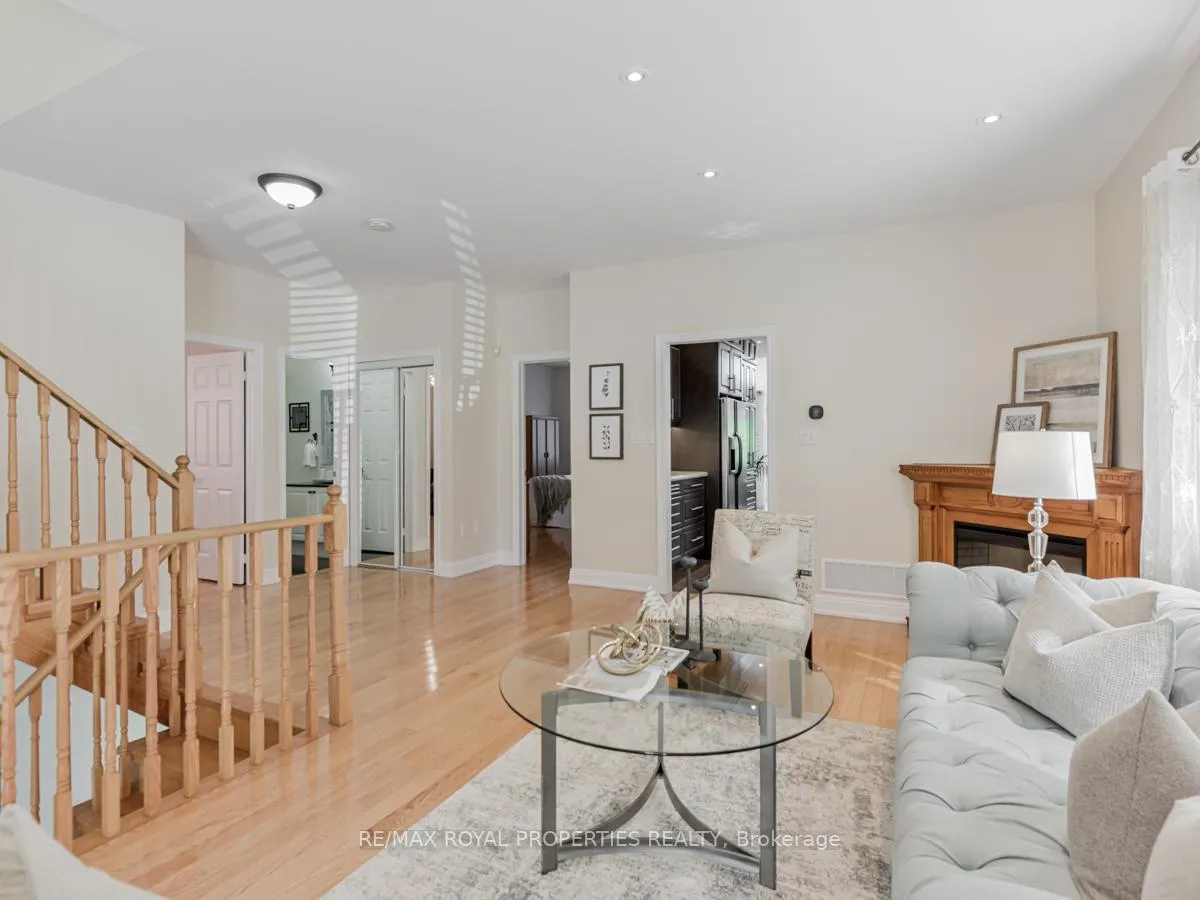 Photo 6 of 17 Ball Crescent, Whitby, Williamsburg — HOMEH