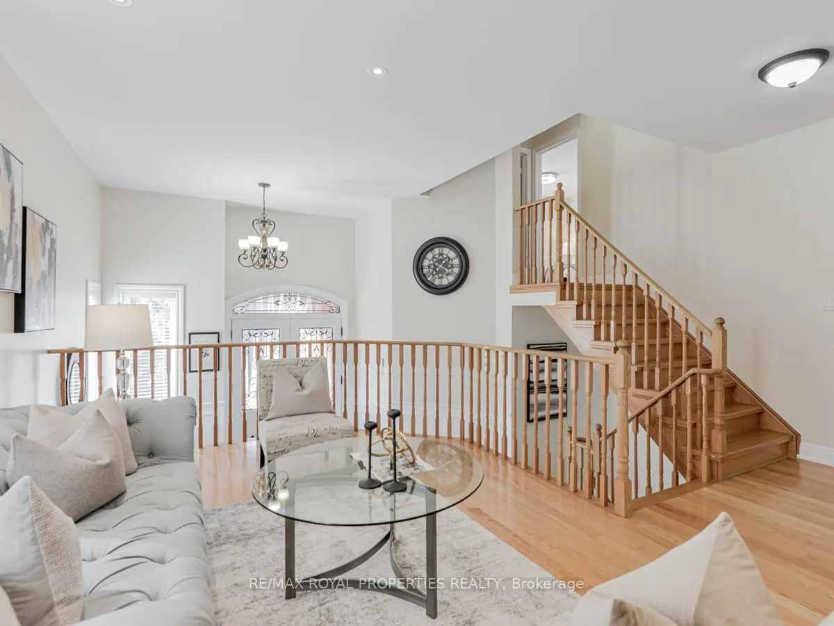 Photo 7 of 17 Ball Crescent, Whitby, Williamsburg — HOMEH