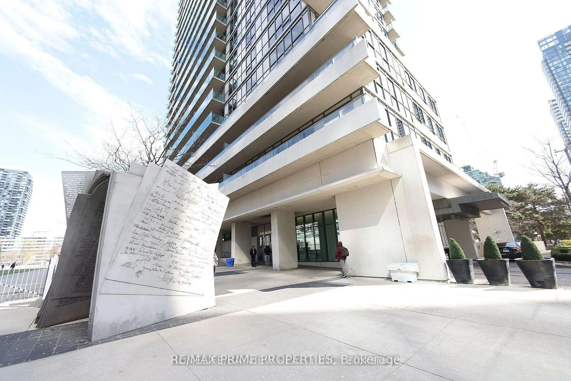 Photo 1 of Unit 1319, 70 Roehampton Avenue, Toronto, Mount Pleasant West — HOMEH