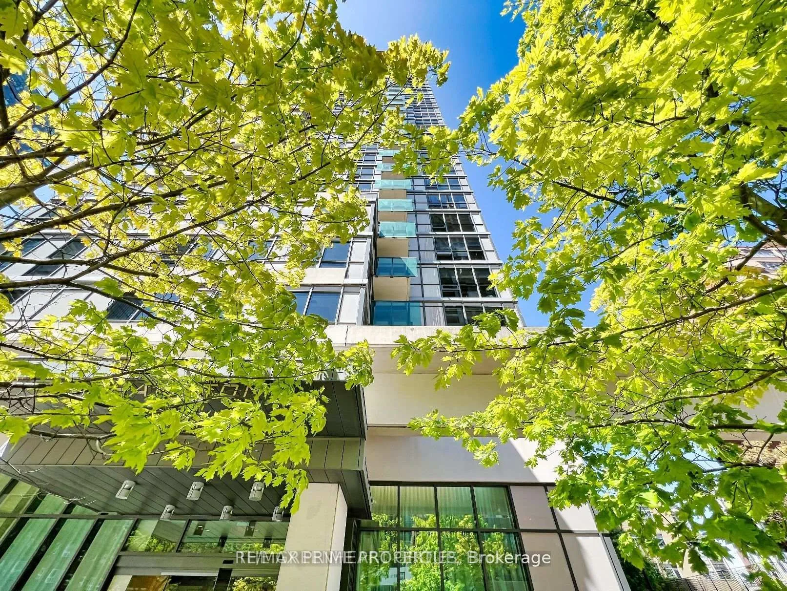 Photo 2 of Unit 1319, 70 Roehampton Avenue, Toronto, Mount Pleasant West — HOMEH