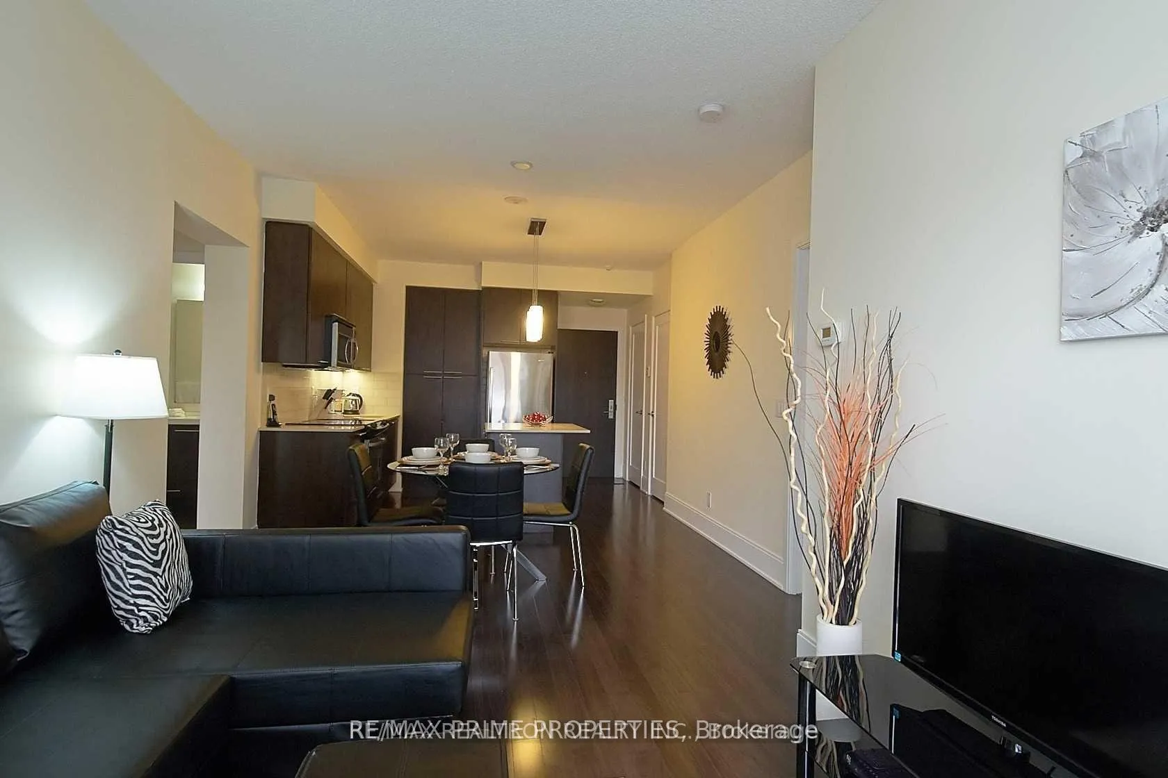 Photo 5 of Unit 1319, 70 Roehampton Avenue, Toronto, Mount Pleasant West — HOMEH
