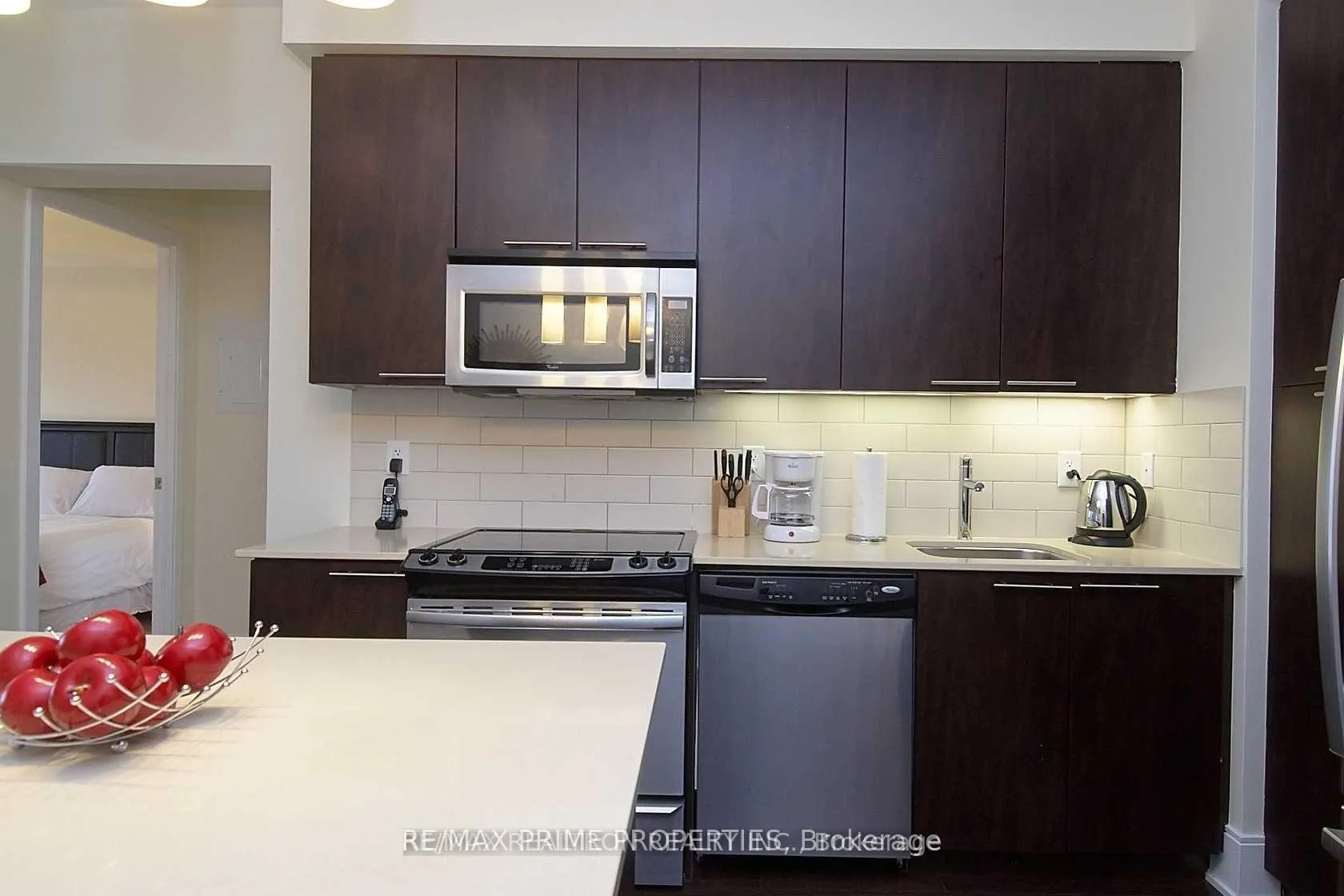 Photo 6 of Unit 1319, 70 Roehampton Avenue, Toronto, Mount Pleasant West — HOMEH