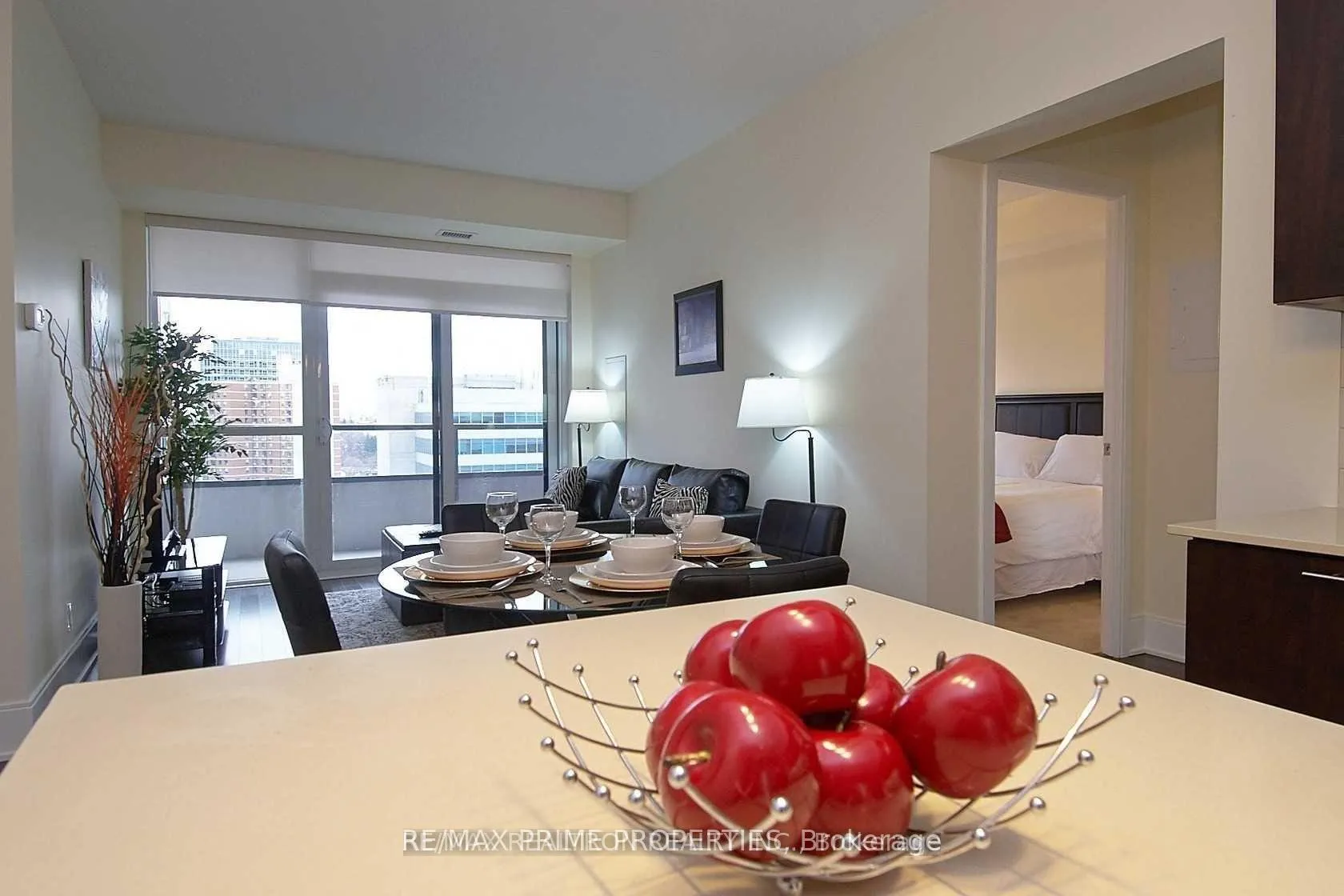 Photo 7 of Unit 1319, 70 Roehampton Avenue, Toronto, Mount Pleasant West — HOMEH
