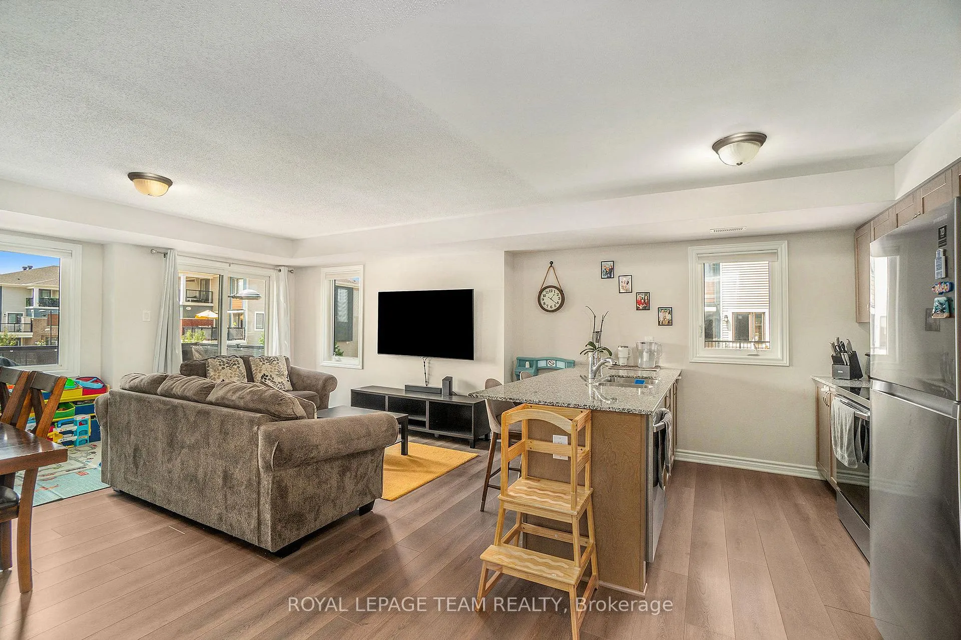 Photo 2 of 112 Walleye Private, Ottawa, Barrhaven - Half Moon Bay — HOMEH