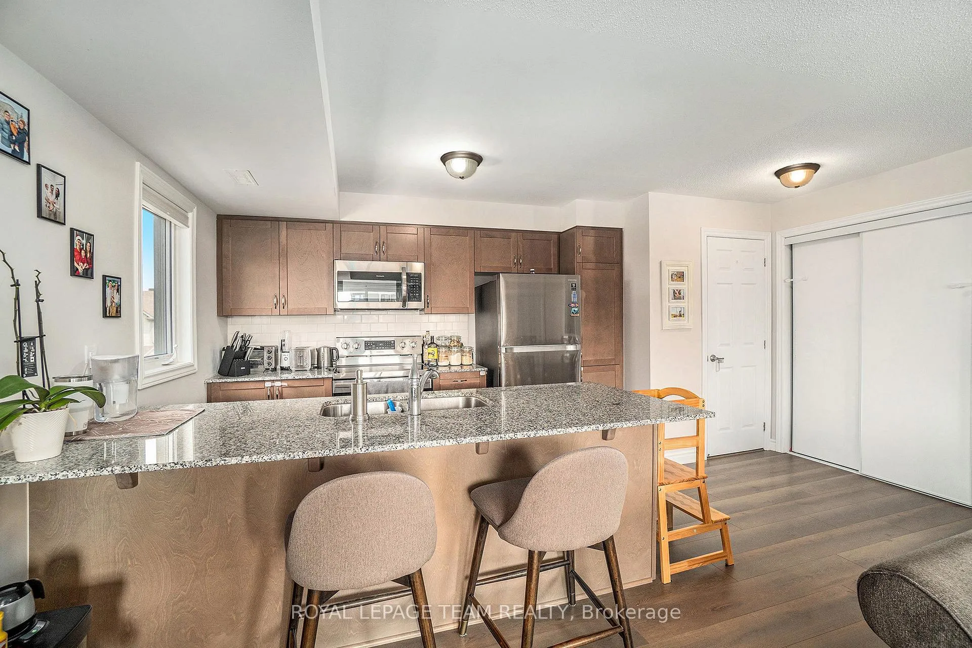 Photo 5 of 112 Walleye Private, Ottawa, Barrhaven - Half Moon Bay — HOMEH