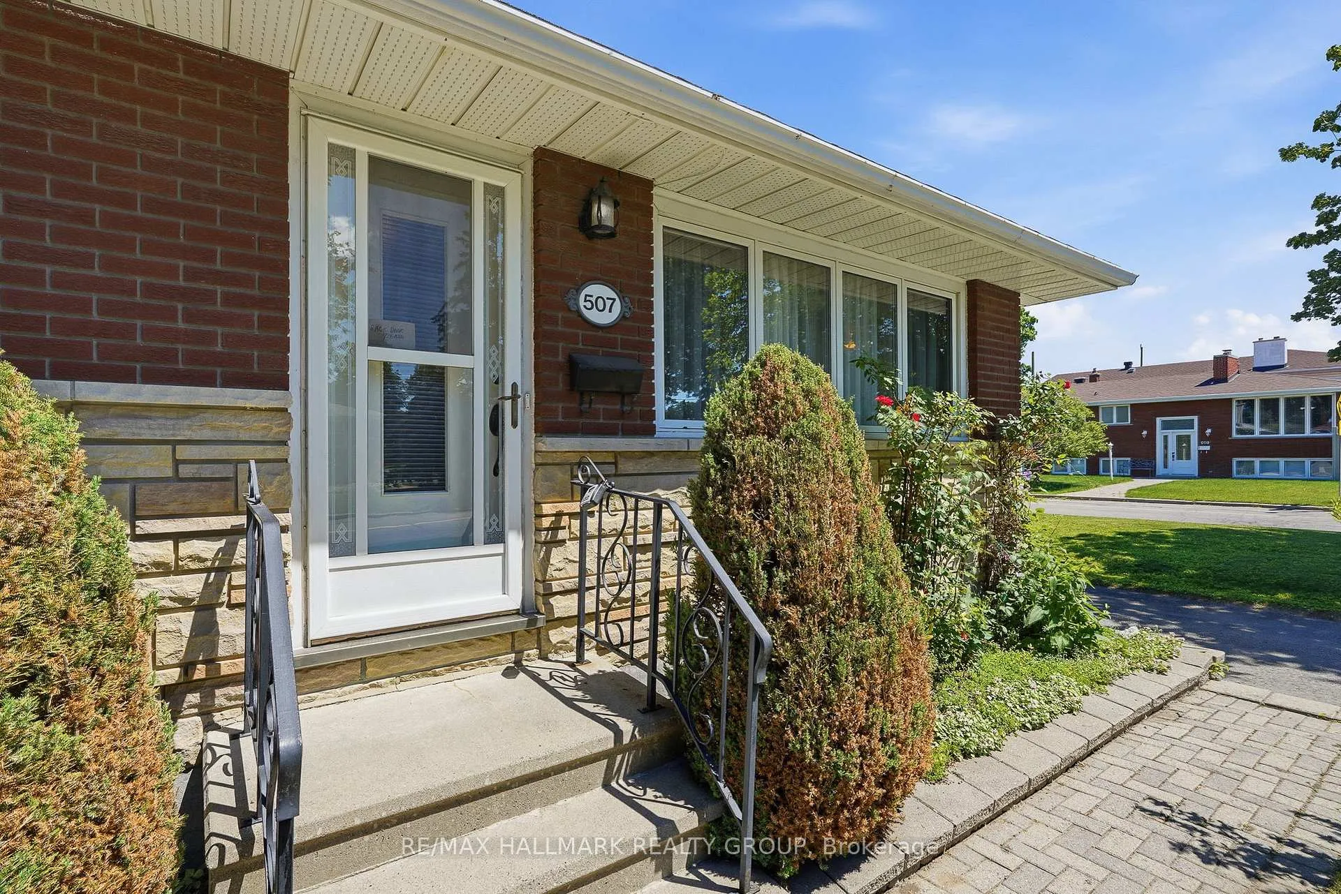 Photo 3 of 507 Sirois Avenue, Ottawa, Overbrook/Castle Heights — HOMEH