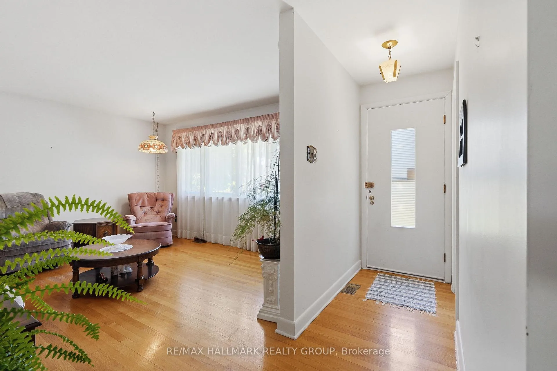 Photo 4 of 507 Sirois Avenue, Ottawa, Overbrook/Castle Heights — HOMEH