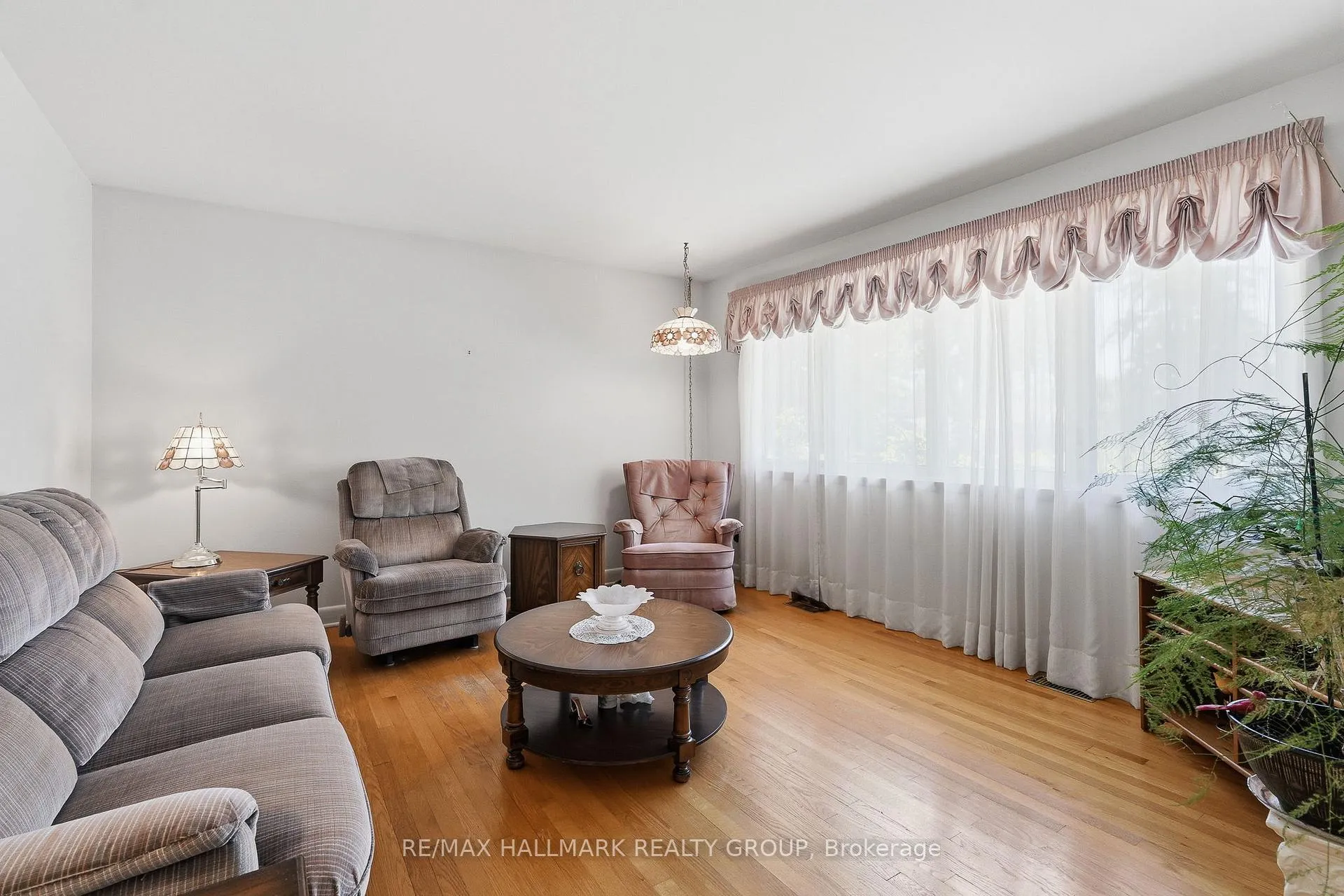 Photo 5 of 507 Sirois Avenue, Ottawa, Overbrook/Castle Heights — HOMEH