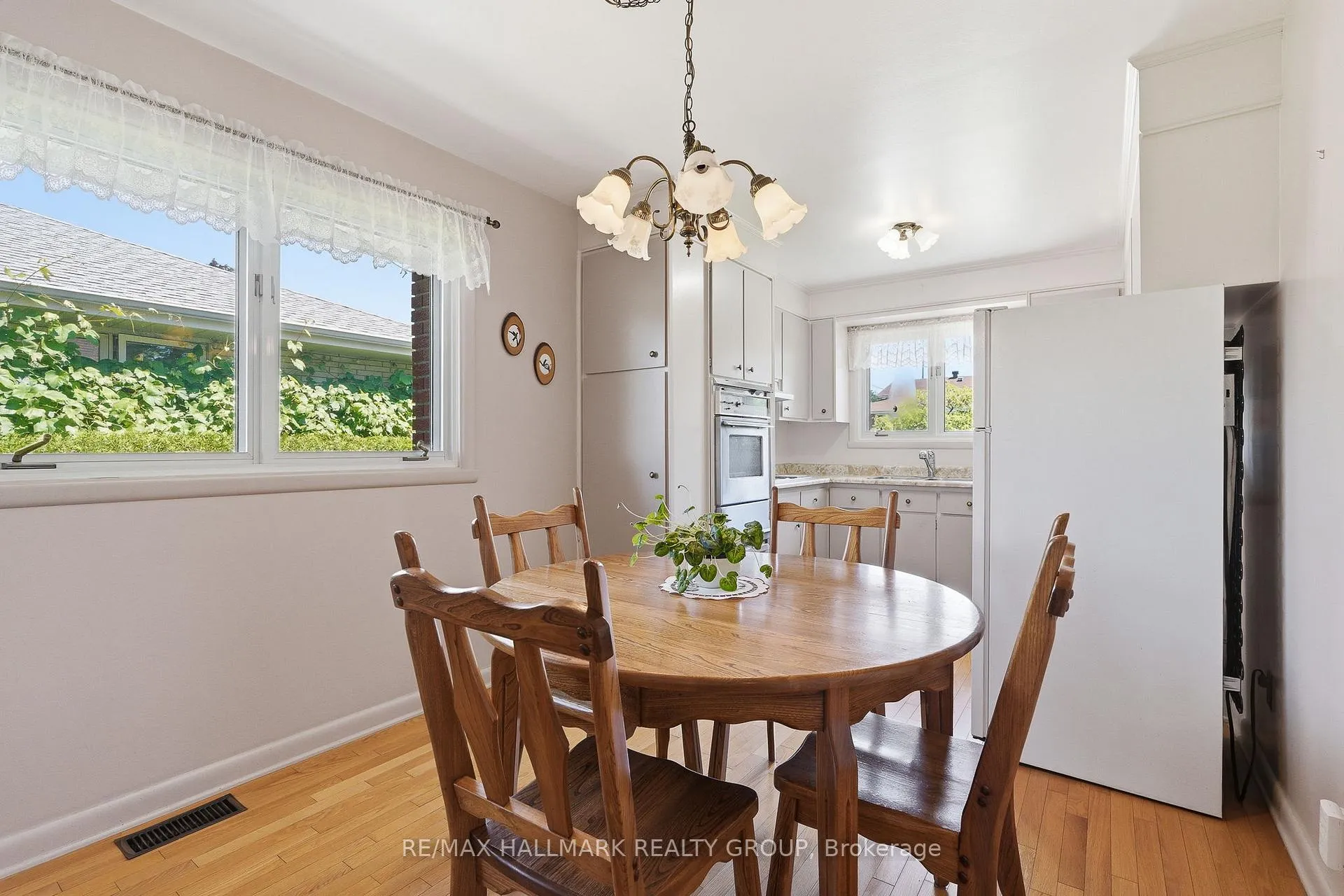 Photo 8 of 507 Sirois Avenue, Ottawa, Overbrook/Castle Heights — HOMEH