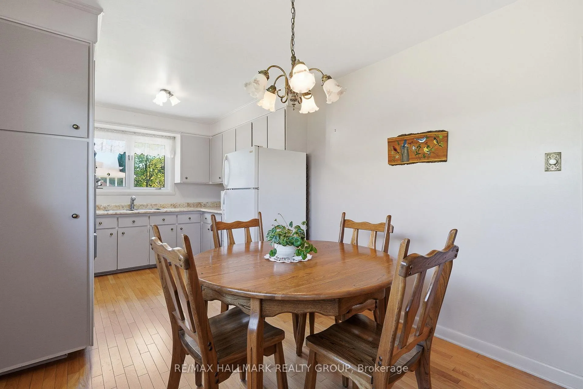 Photo 9 of 507 Sirois Avenue, Ottawa, Overbrook/Castle Heights — HOMEH