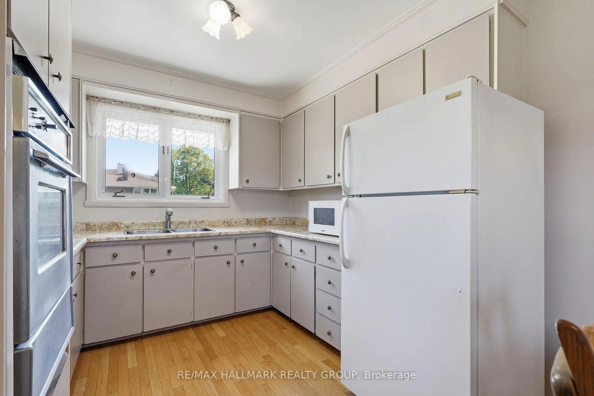 Photo 11 of 507 Sirois Avenue, Ottawa, Overbrook/Castle Heights — HOMEH