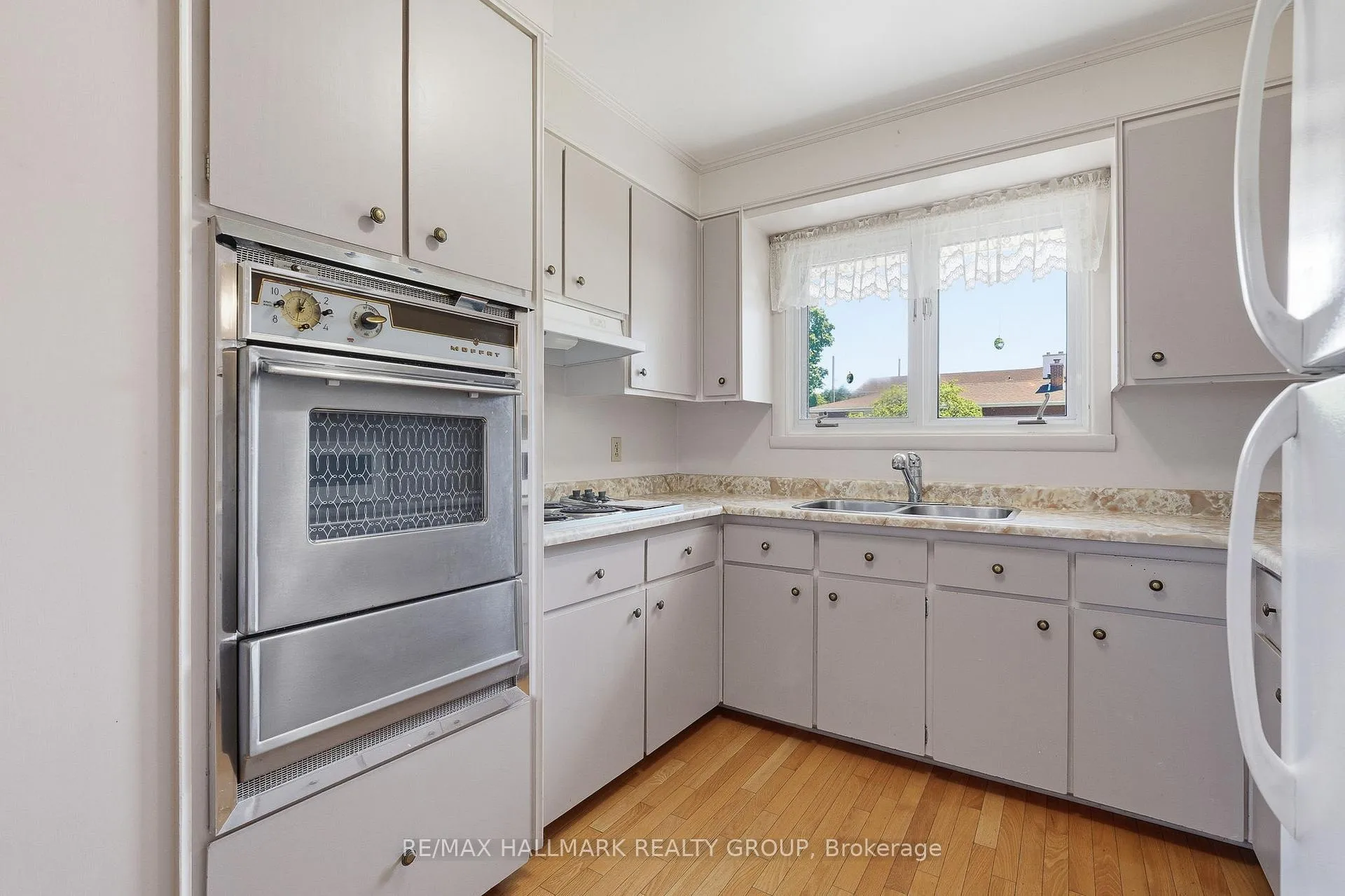 Photo 12 of 507 Sirois Avenue, Ottawa, Overbrook/Castle Heights — HOMEH