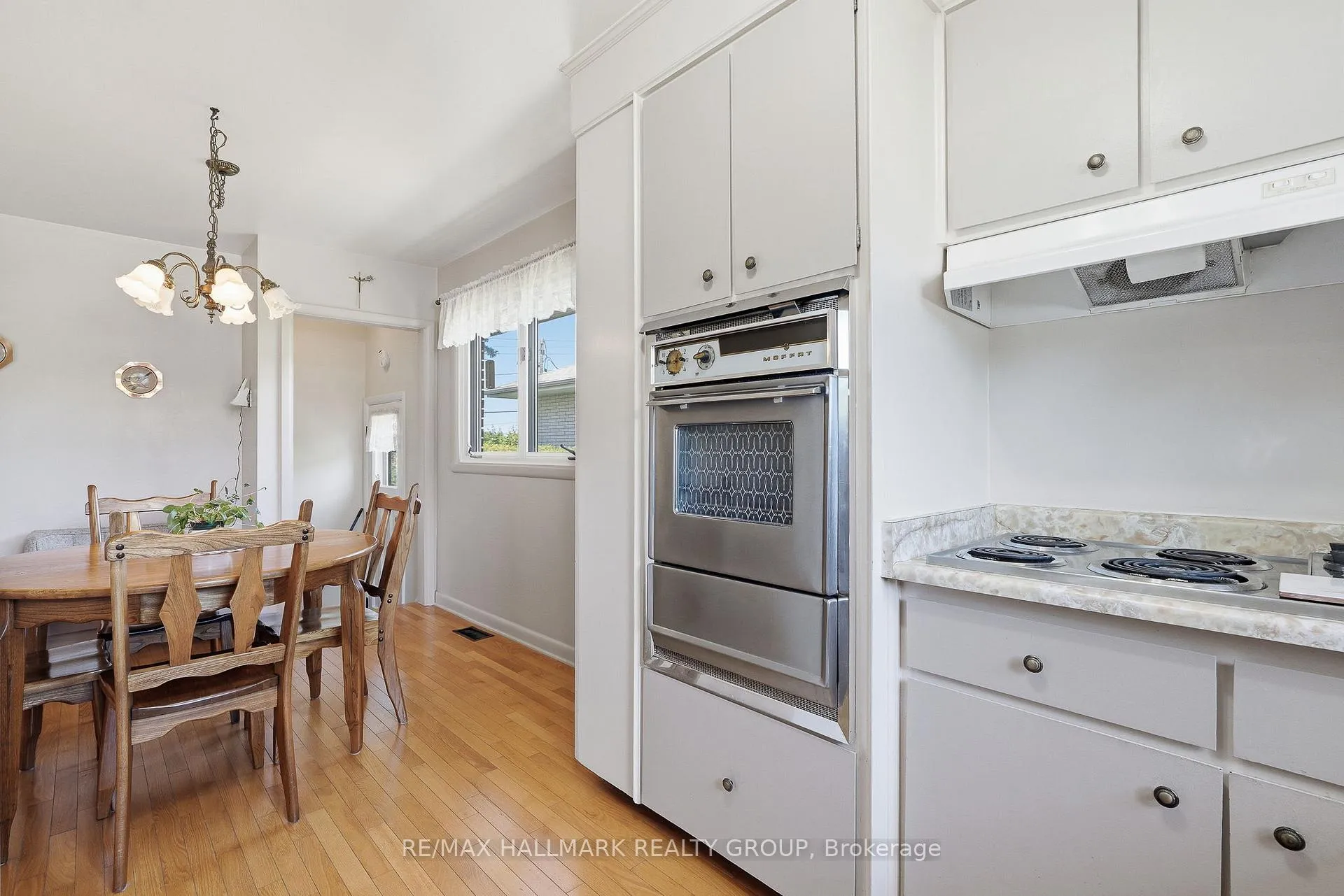 Photo 13 of 507 Sirois Avenue, Ottawa, Overbrook/Castle Heights — HOMEH